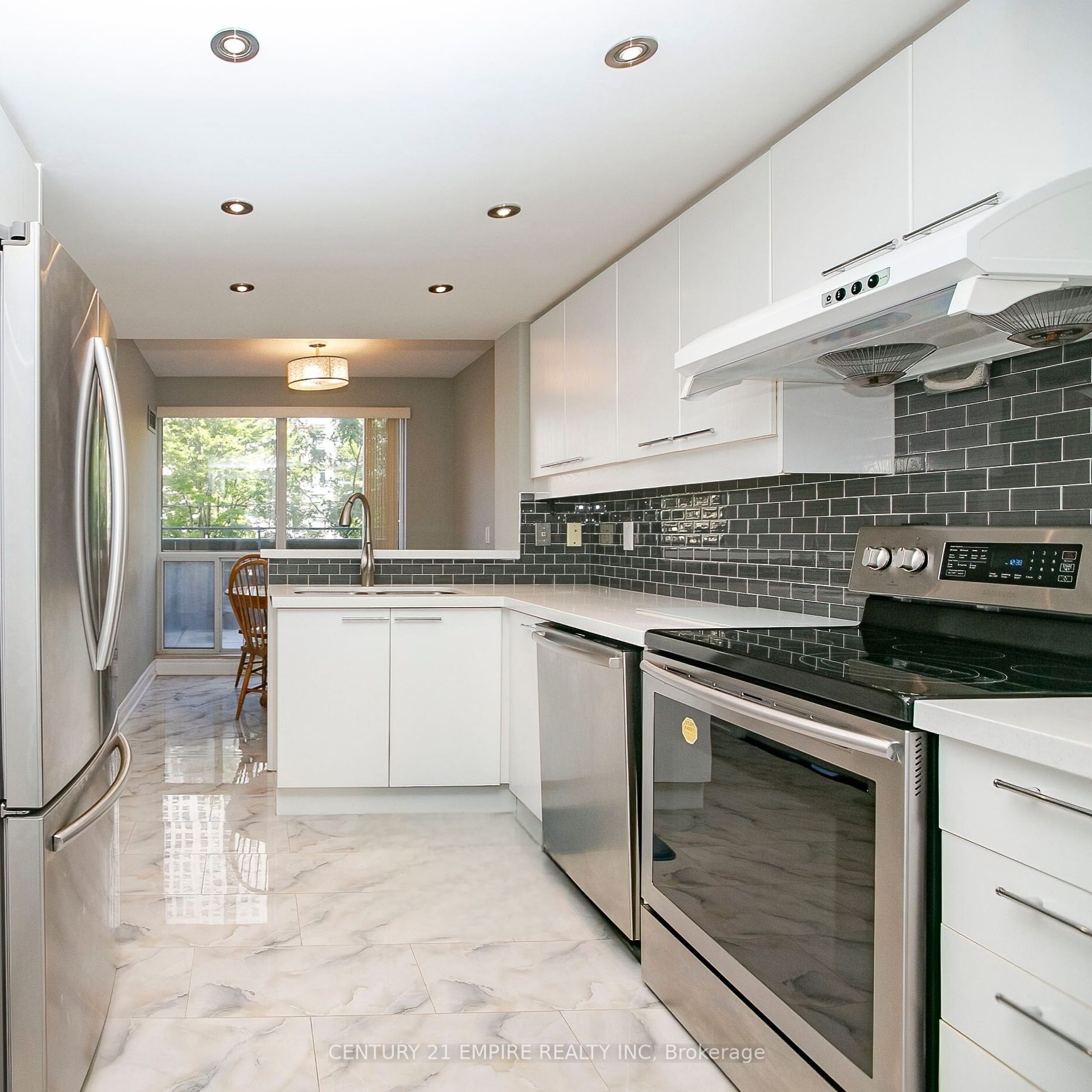 18 Hollywood Ave, #207