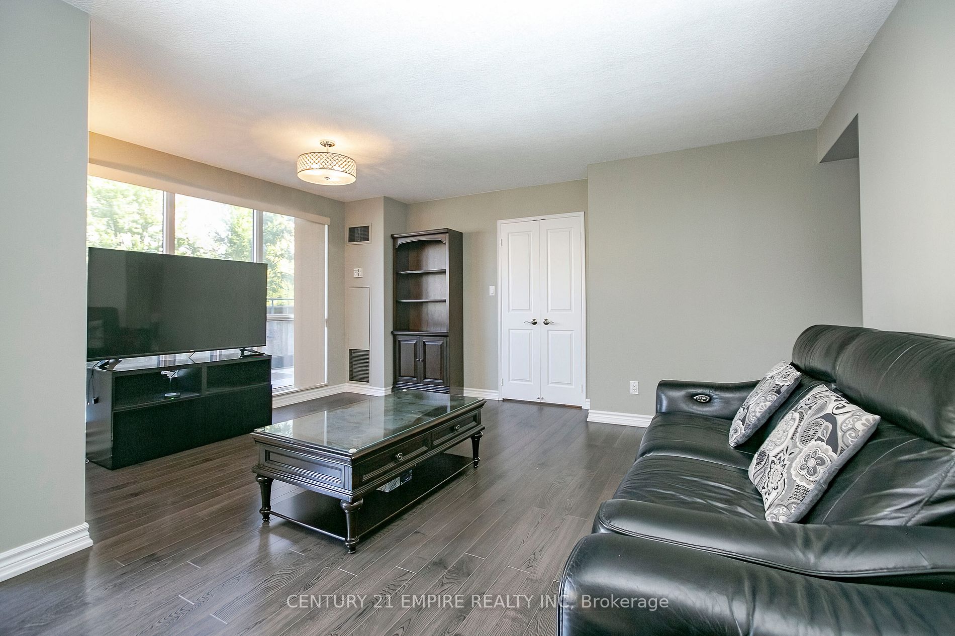 18 Hollywood Ave, #207