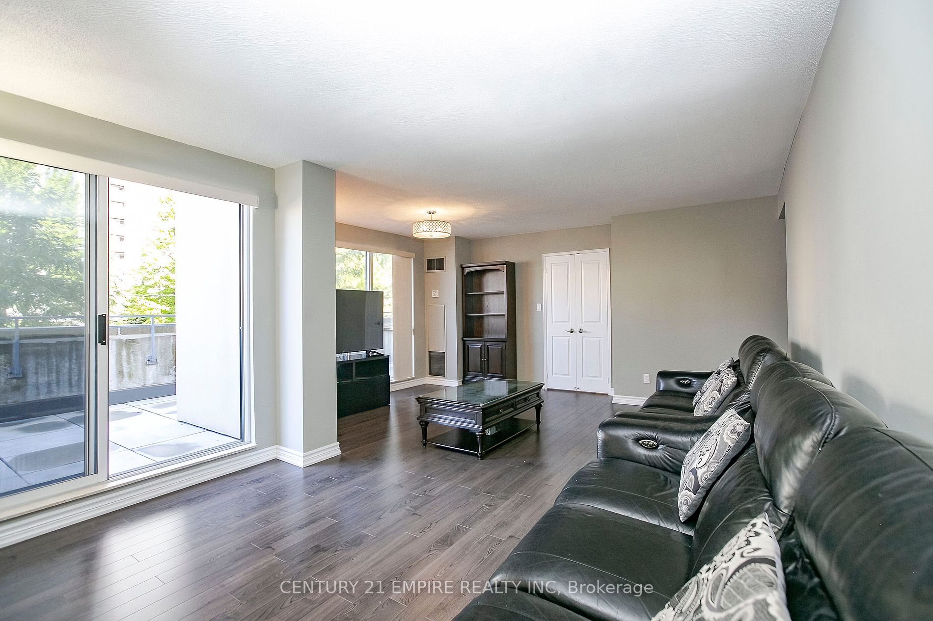 18 Hollywood Ave, #207