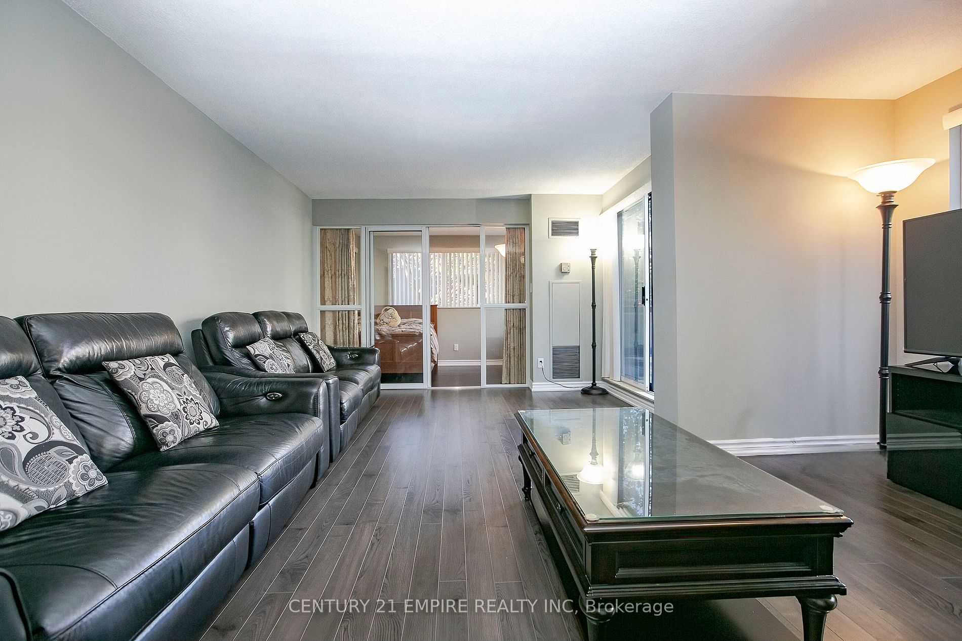 18 Hollywood Ave, #207