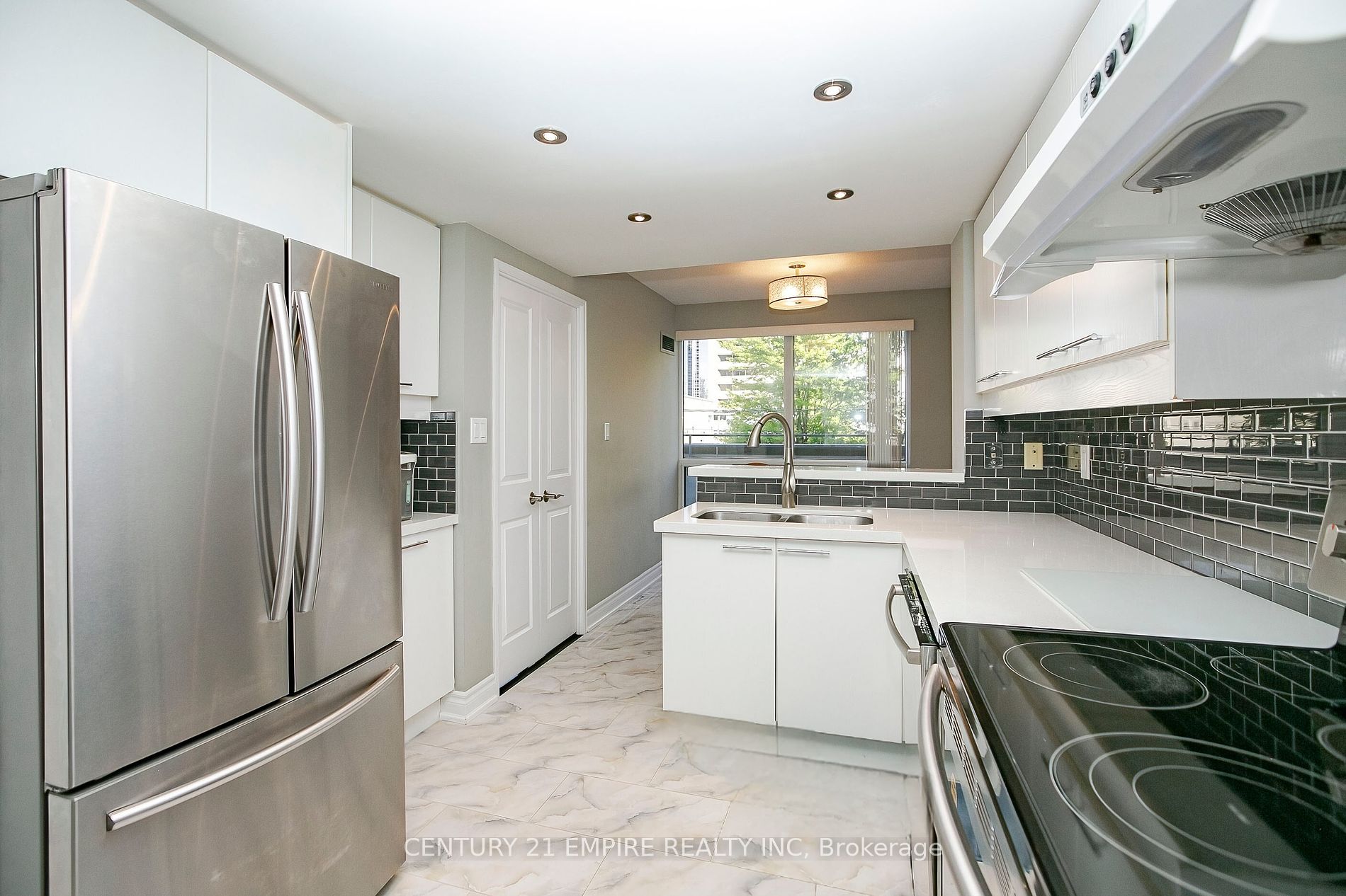 18 Hollywood Ave, #207