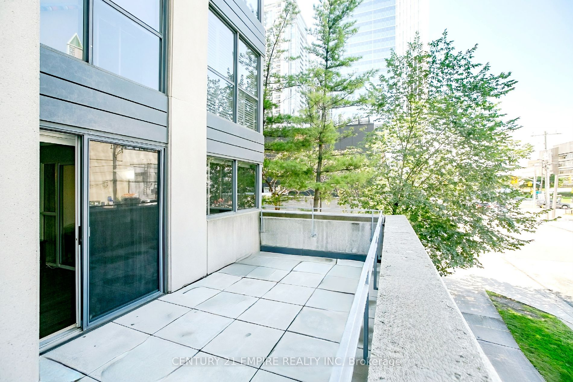 18 Hollywood Ave, #207