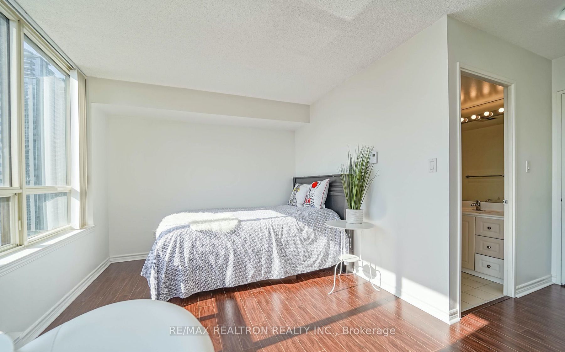30 Greenfield Ave, #1211