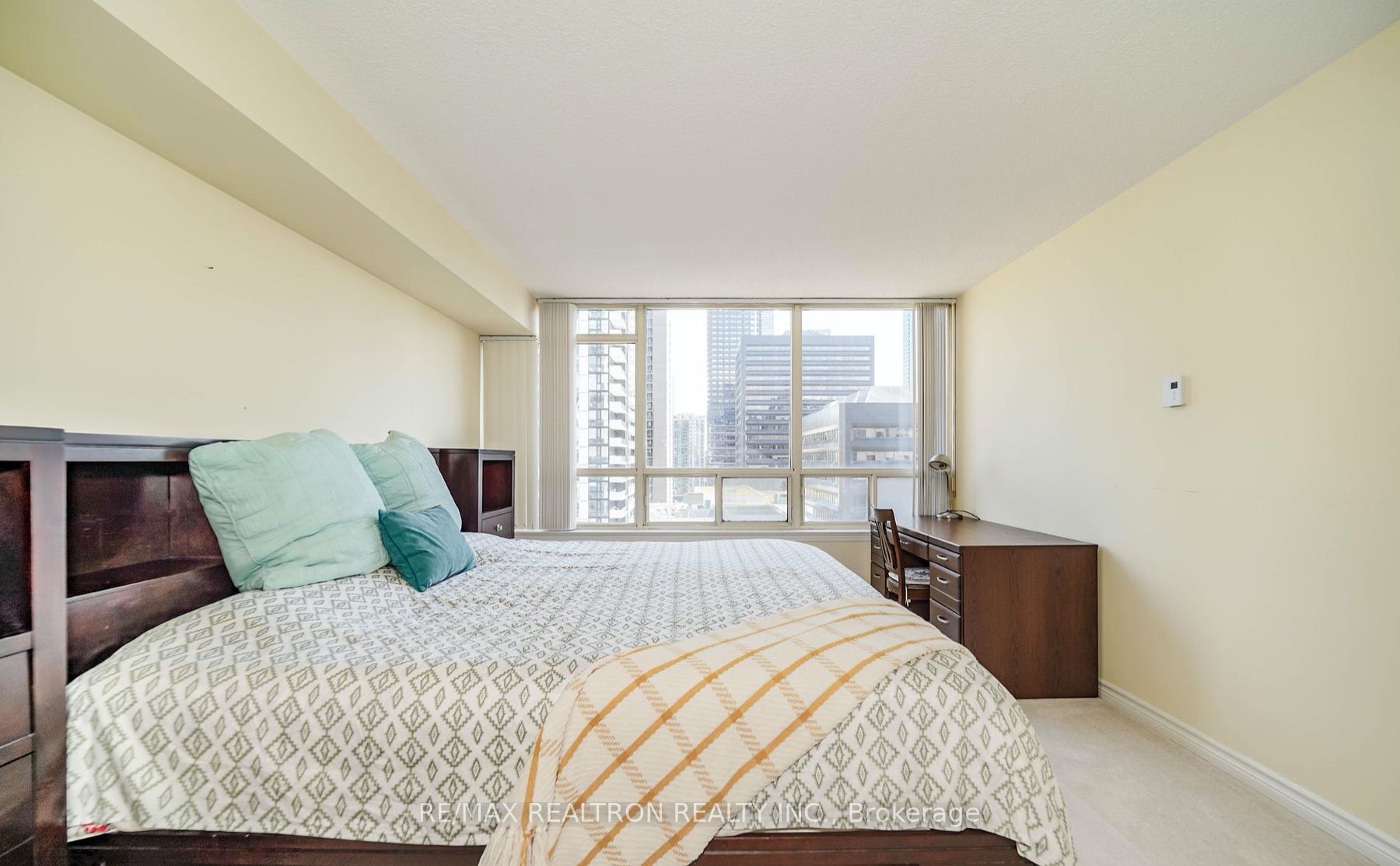 30 Greenfield Ave, #1211