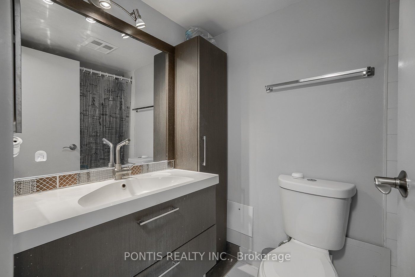 5785 Yonge Street, #209