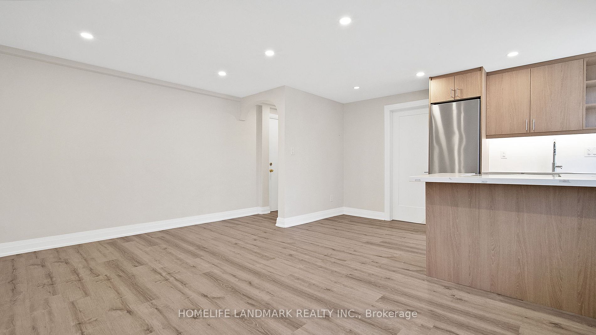 697 Eglinton Avenue W, #105