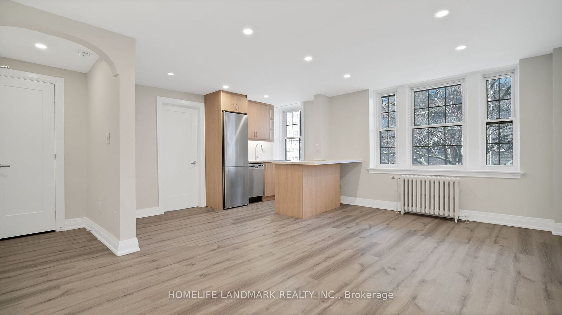 697 Eglinton Avenue W, #105