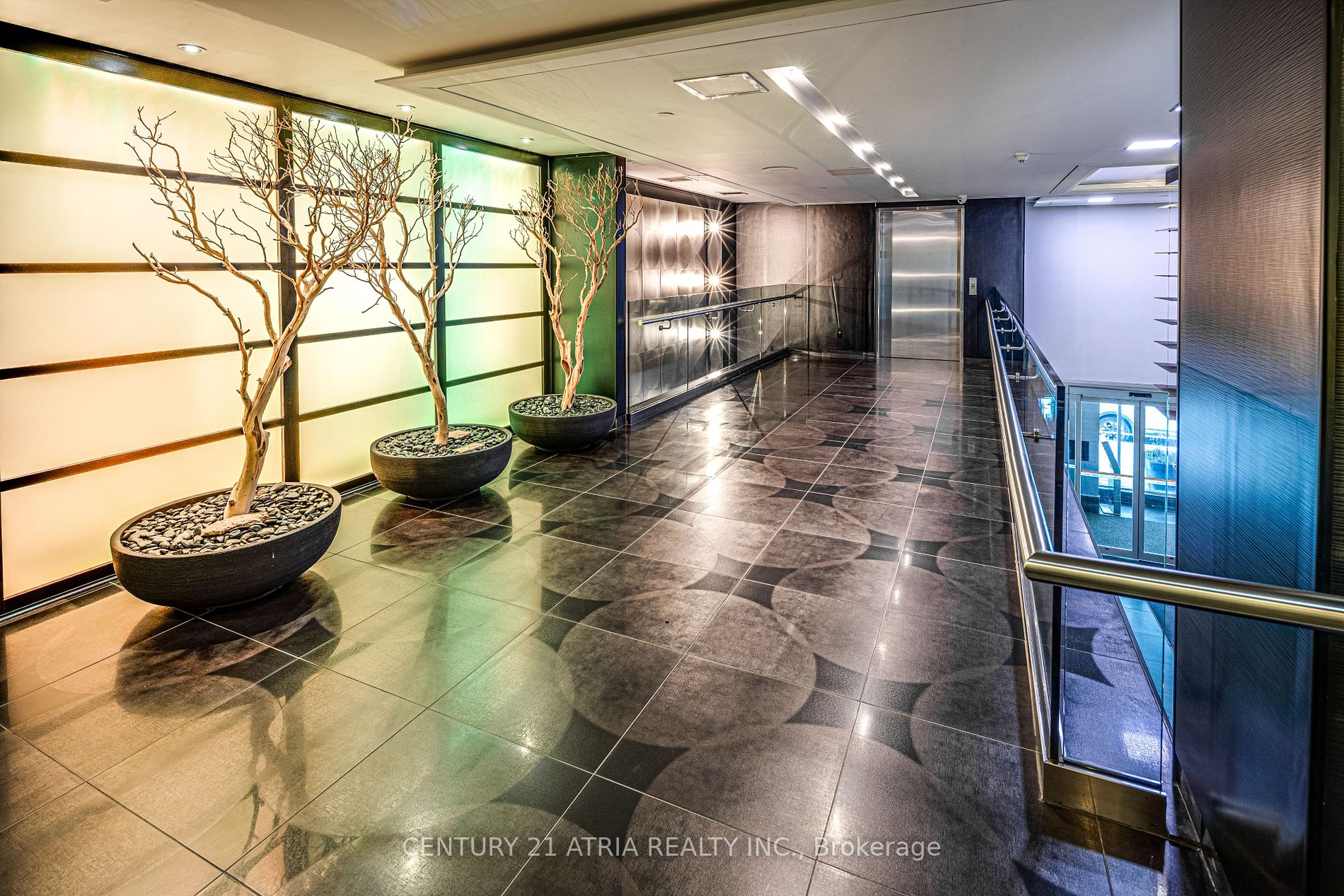 210 Victoria St, #809
