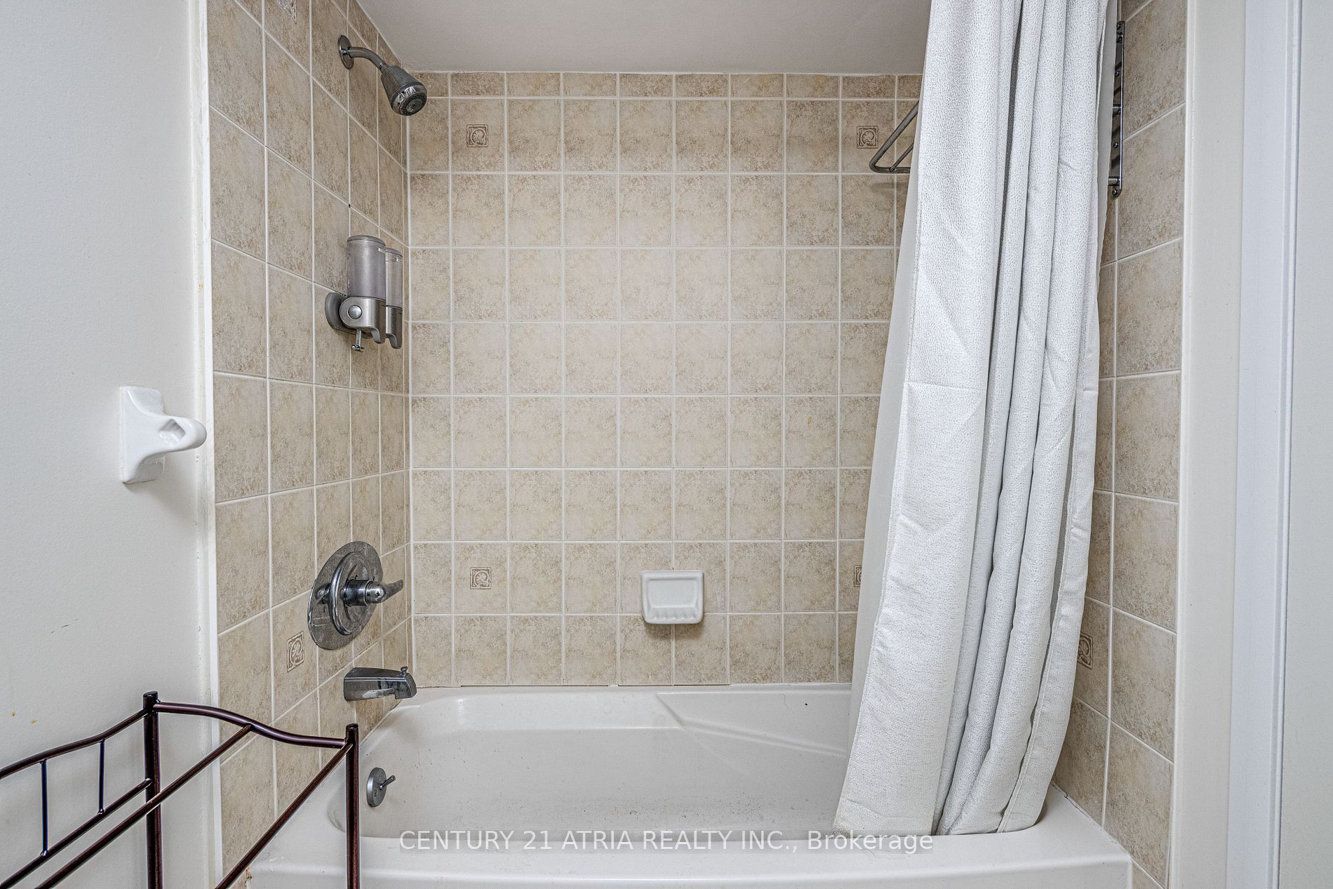 210 Victoria St, #809