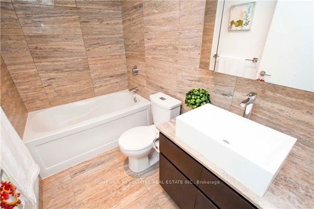 10 Capreol Crt, #1710