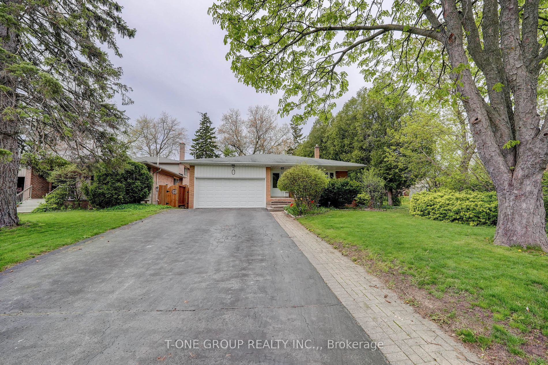 25 Greenyards Drive