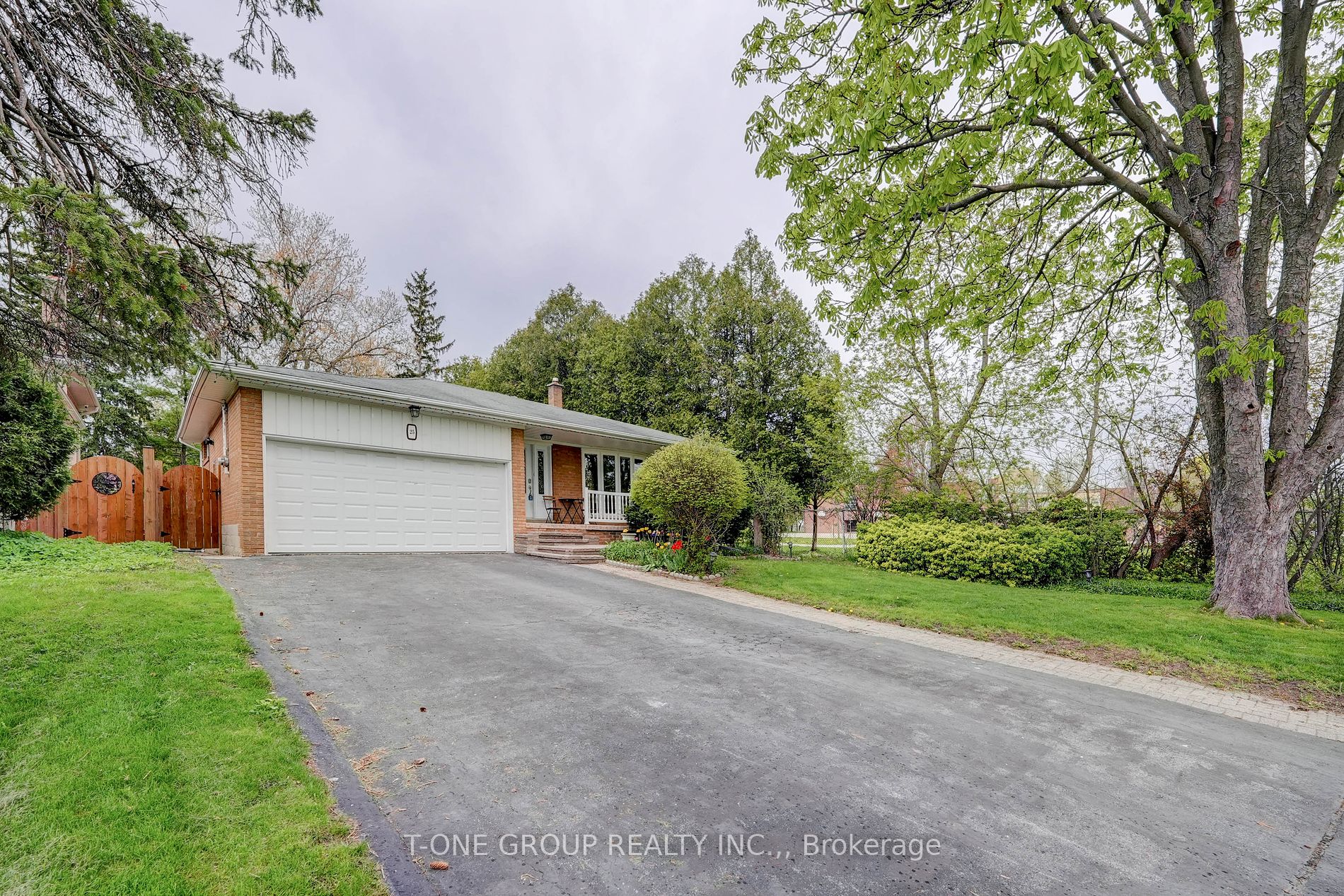 25 Greenyards Drive