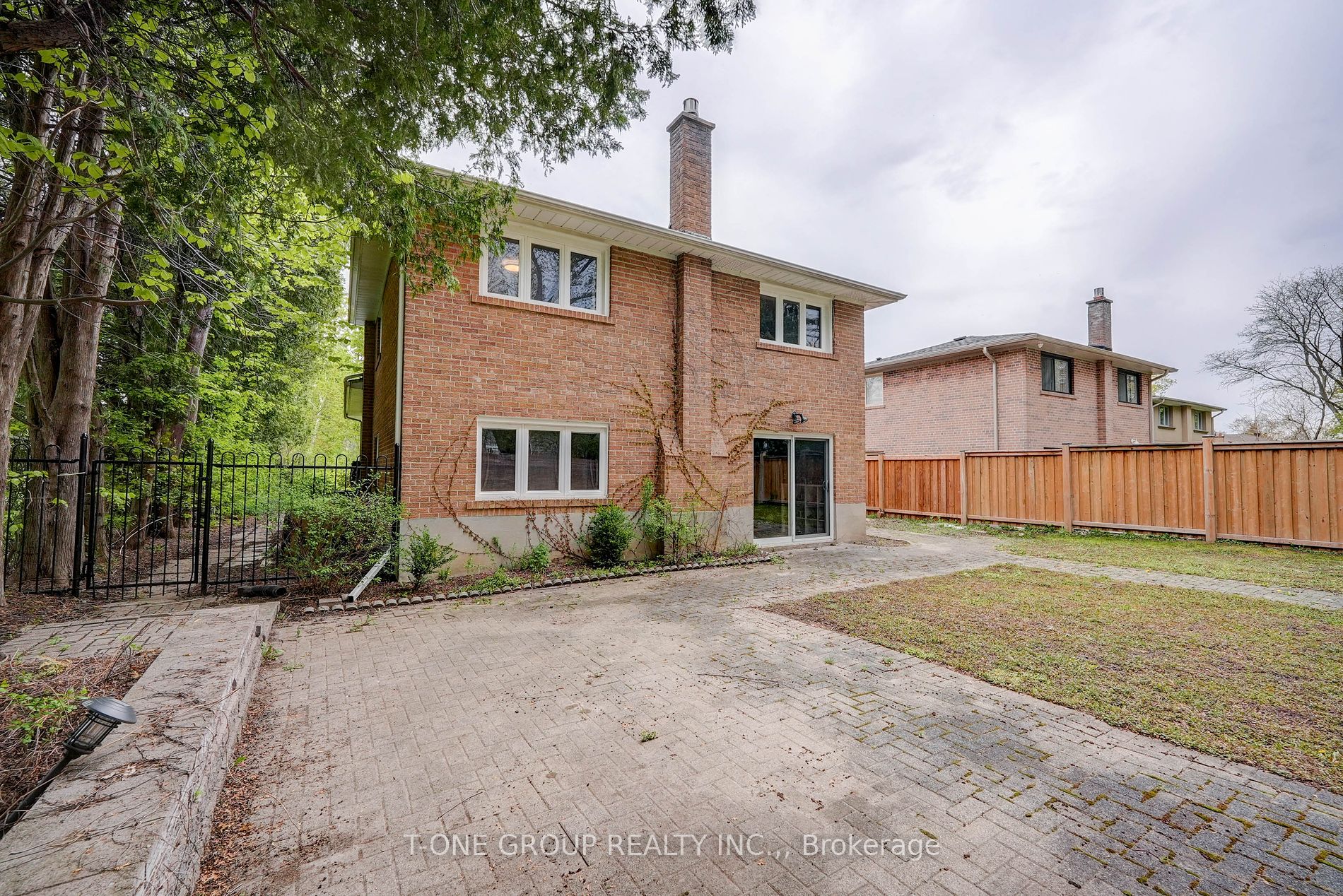 25 Greenyards Drive