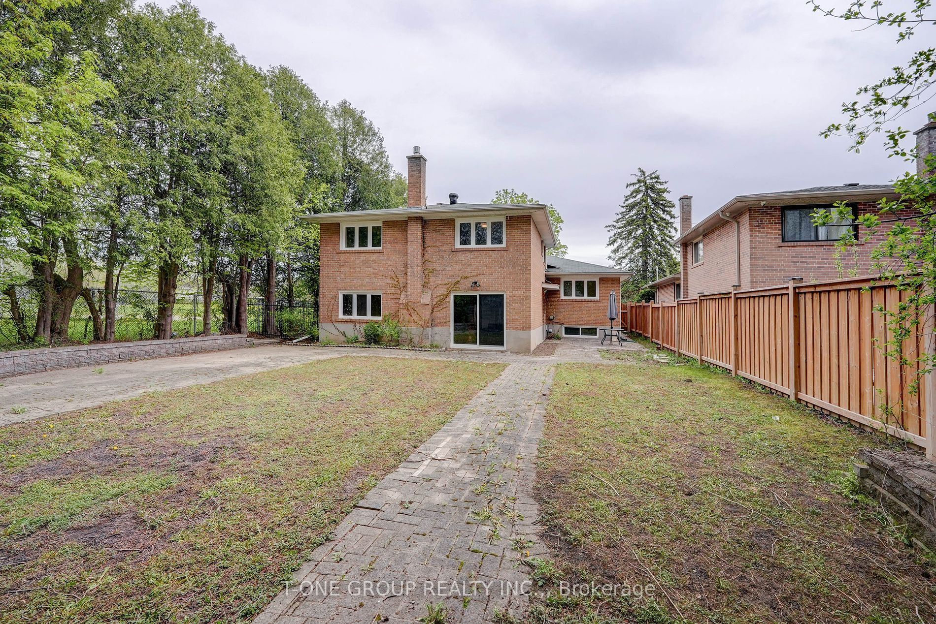 25 Greenyards Drive