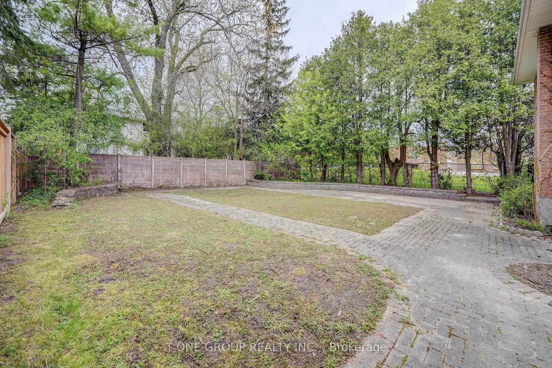 25 Greenyards Drive