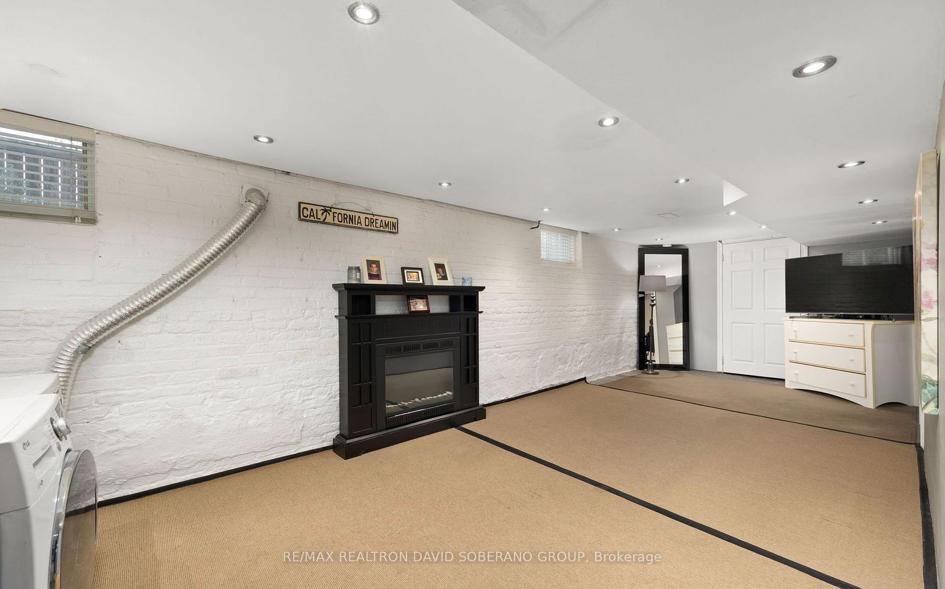 144 Lawrence Ave W