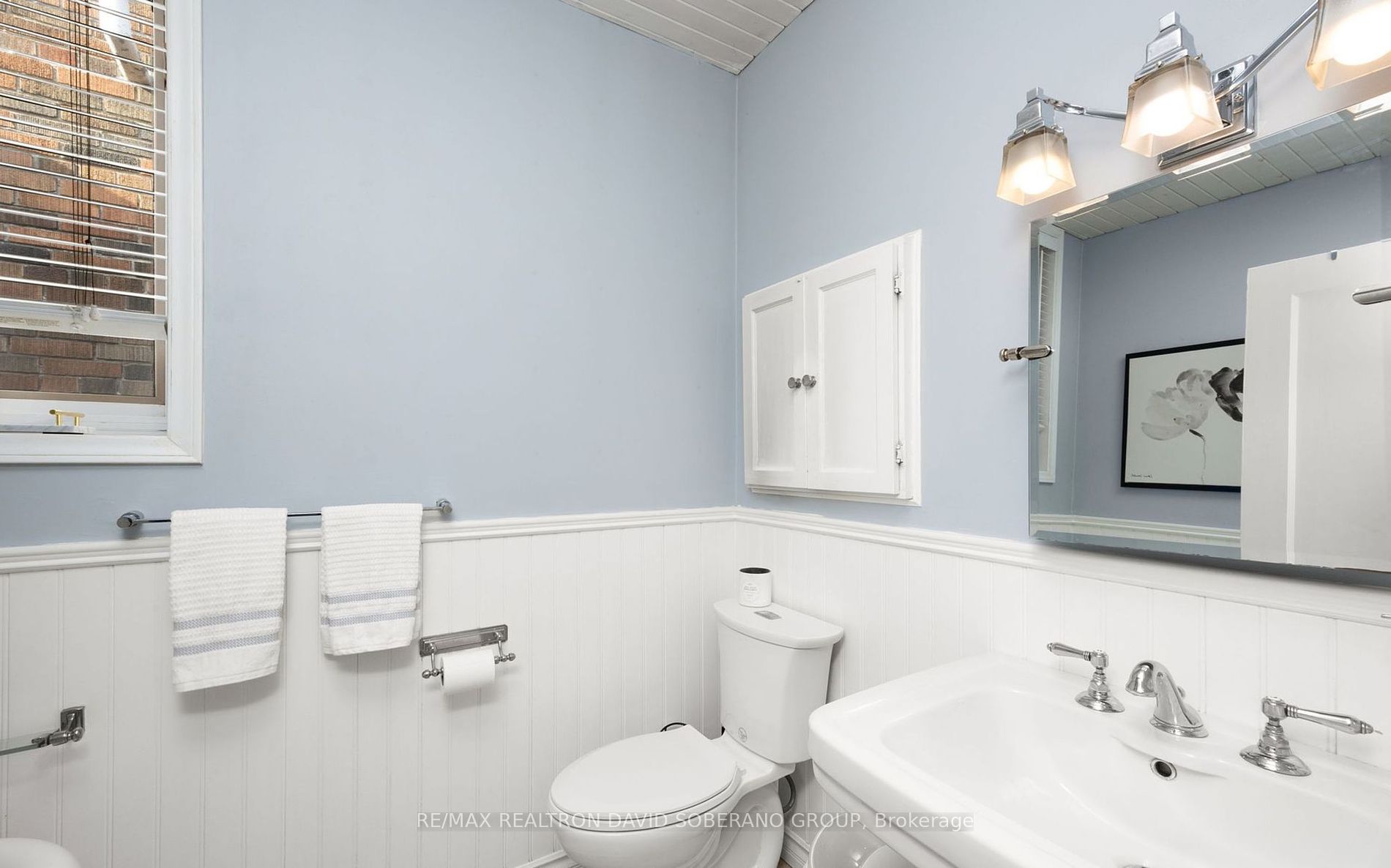 144 Lawrence Ave W