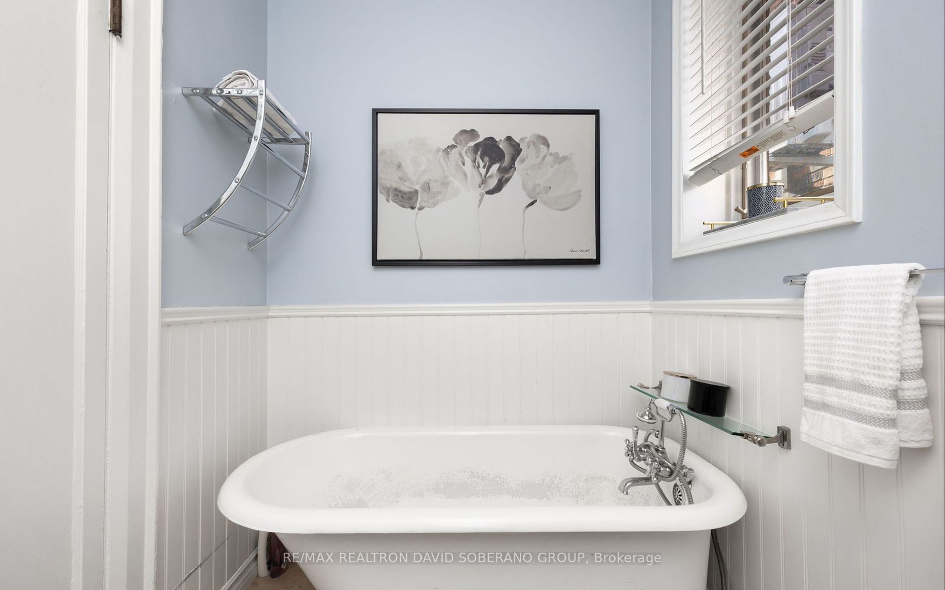 144 Lawrence Ave W