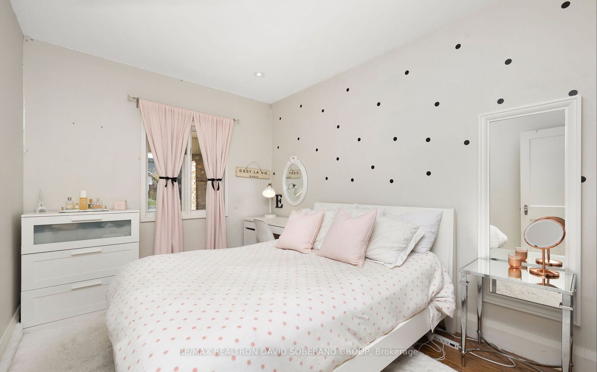 144 Lawrence Ave W