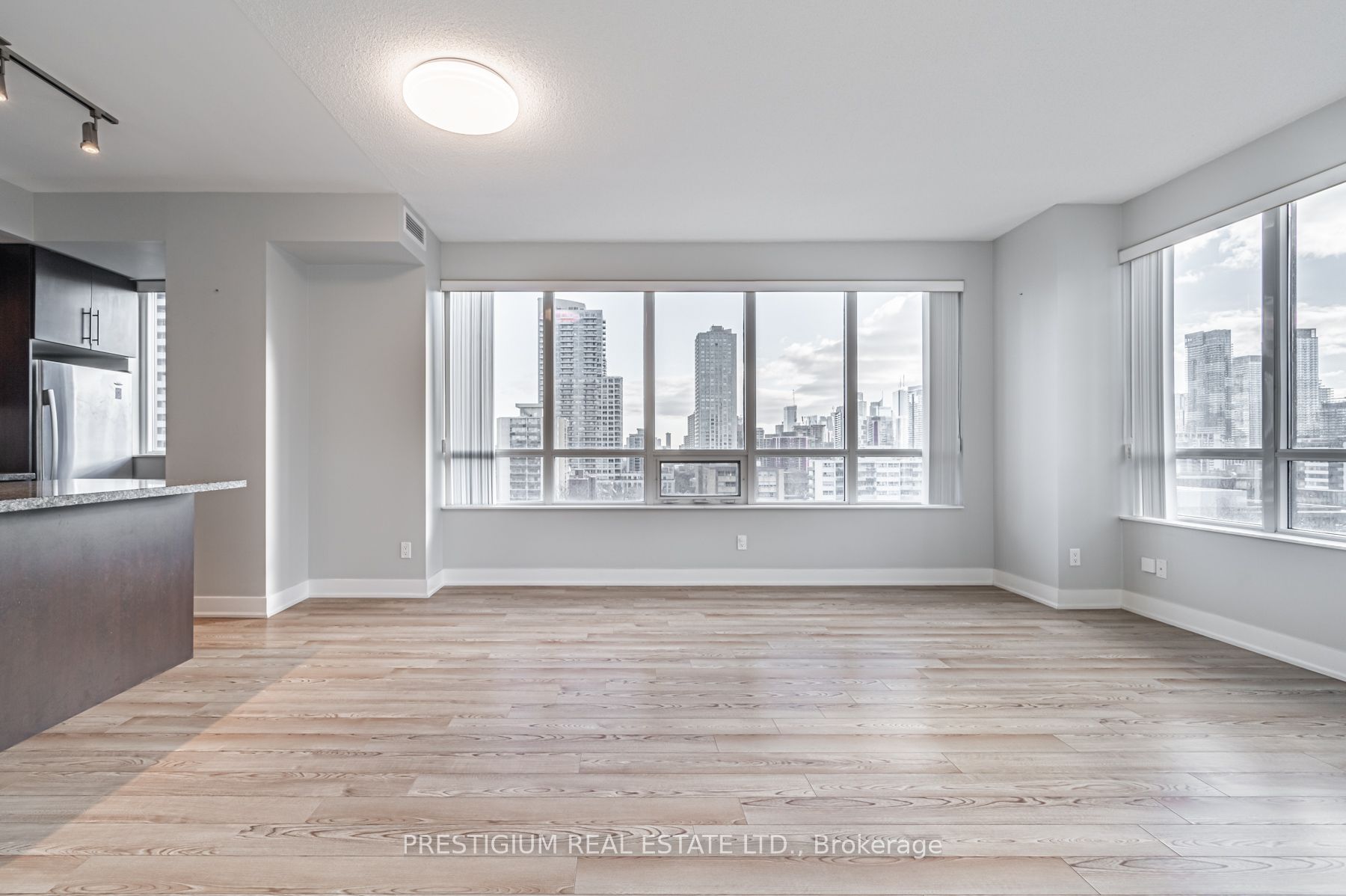 28 Linden St, #806
