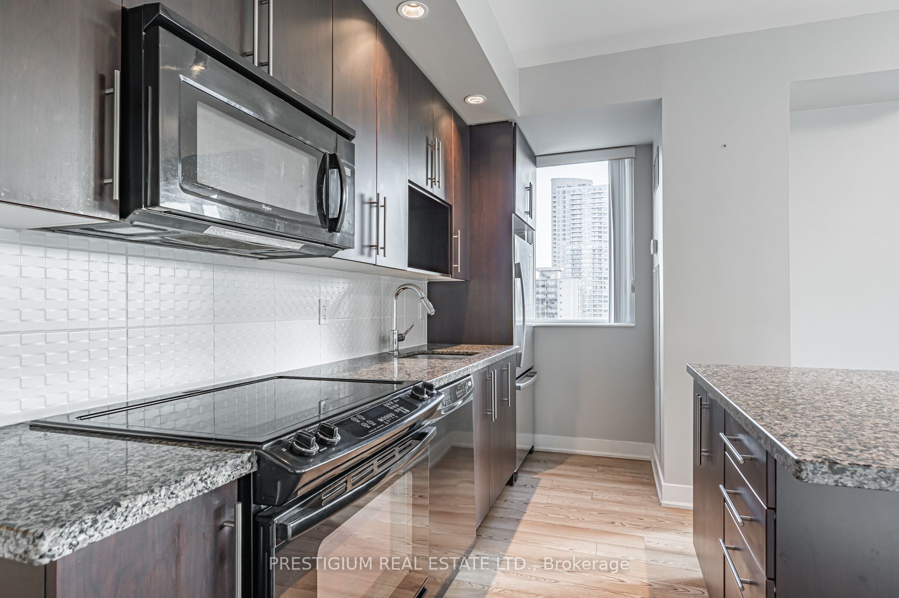 28 Linden St, #806