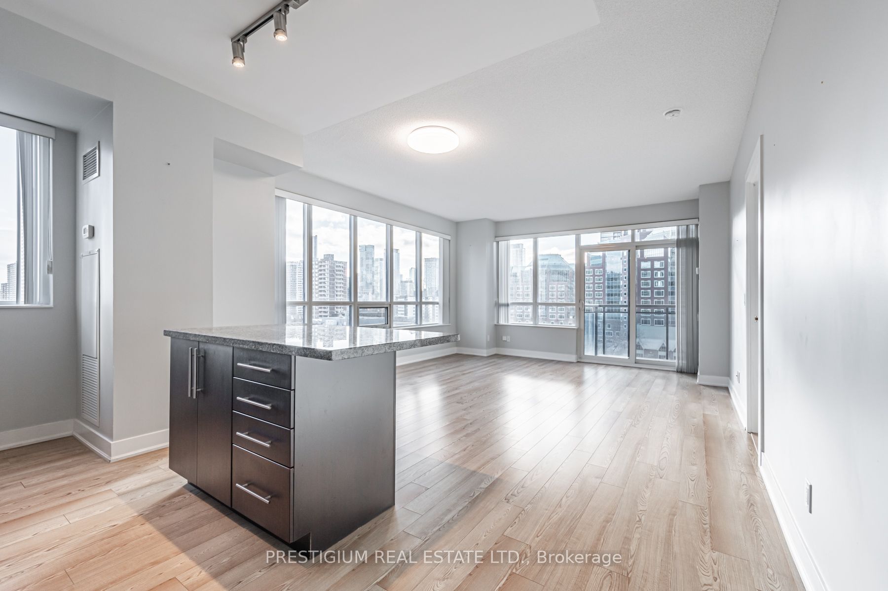 28 Linden St, #806
