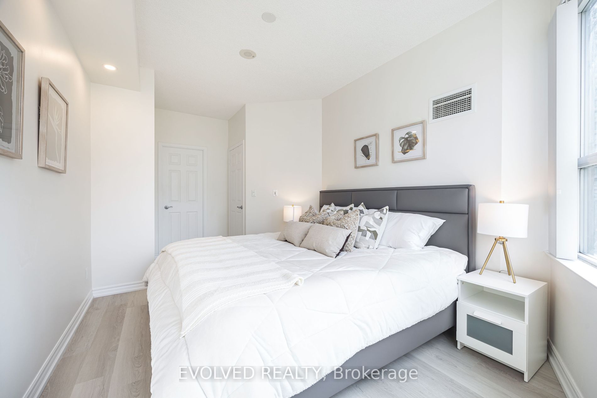 18 Holmes Avenue, #305