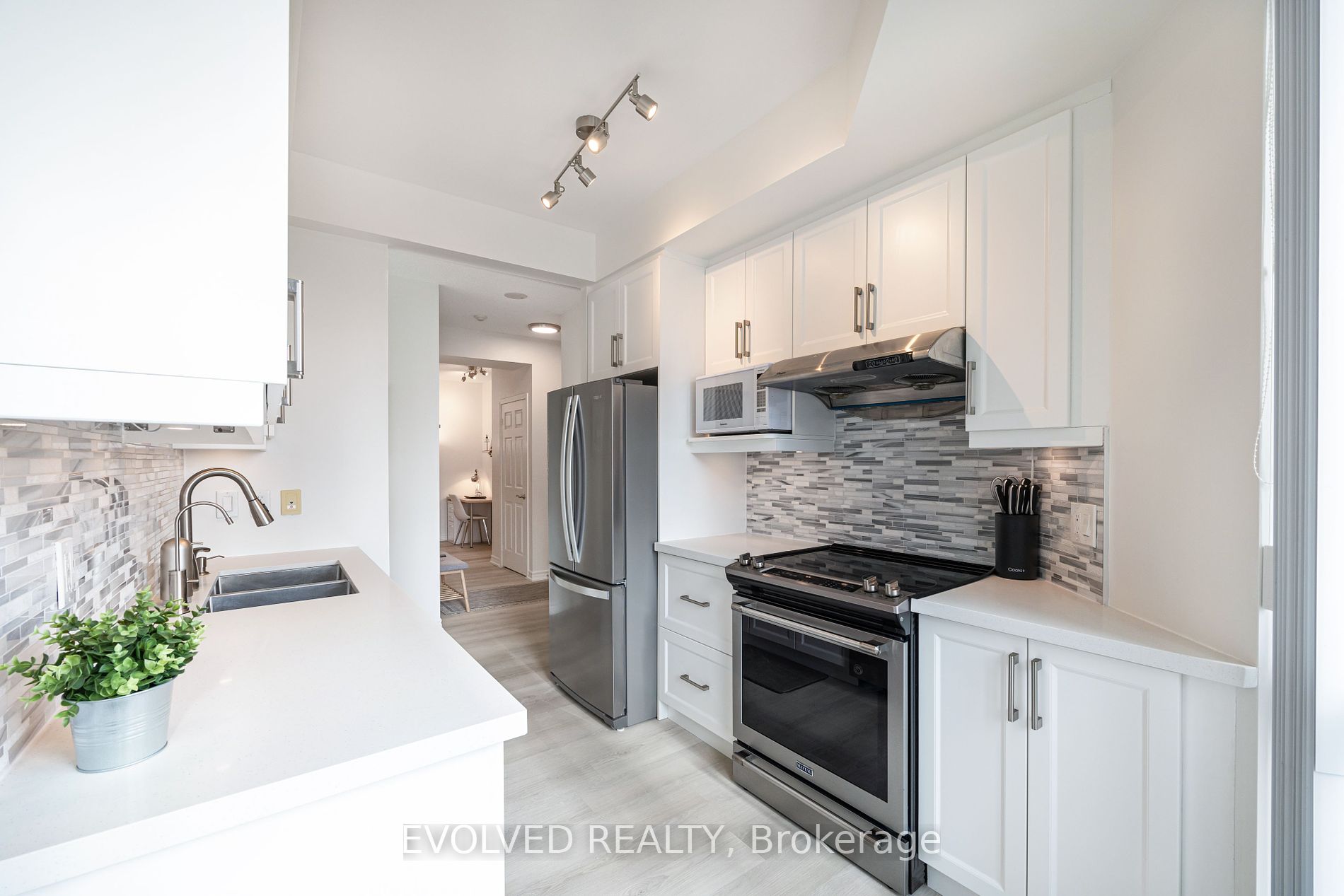 18 Holmes Avenue, #305