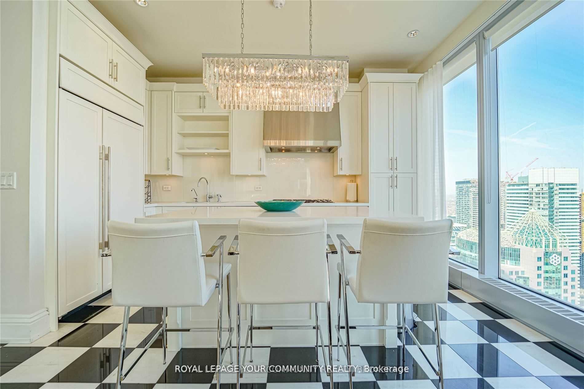 183 Wellington Street W, #3903