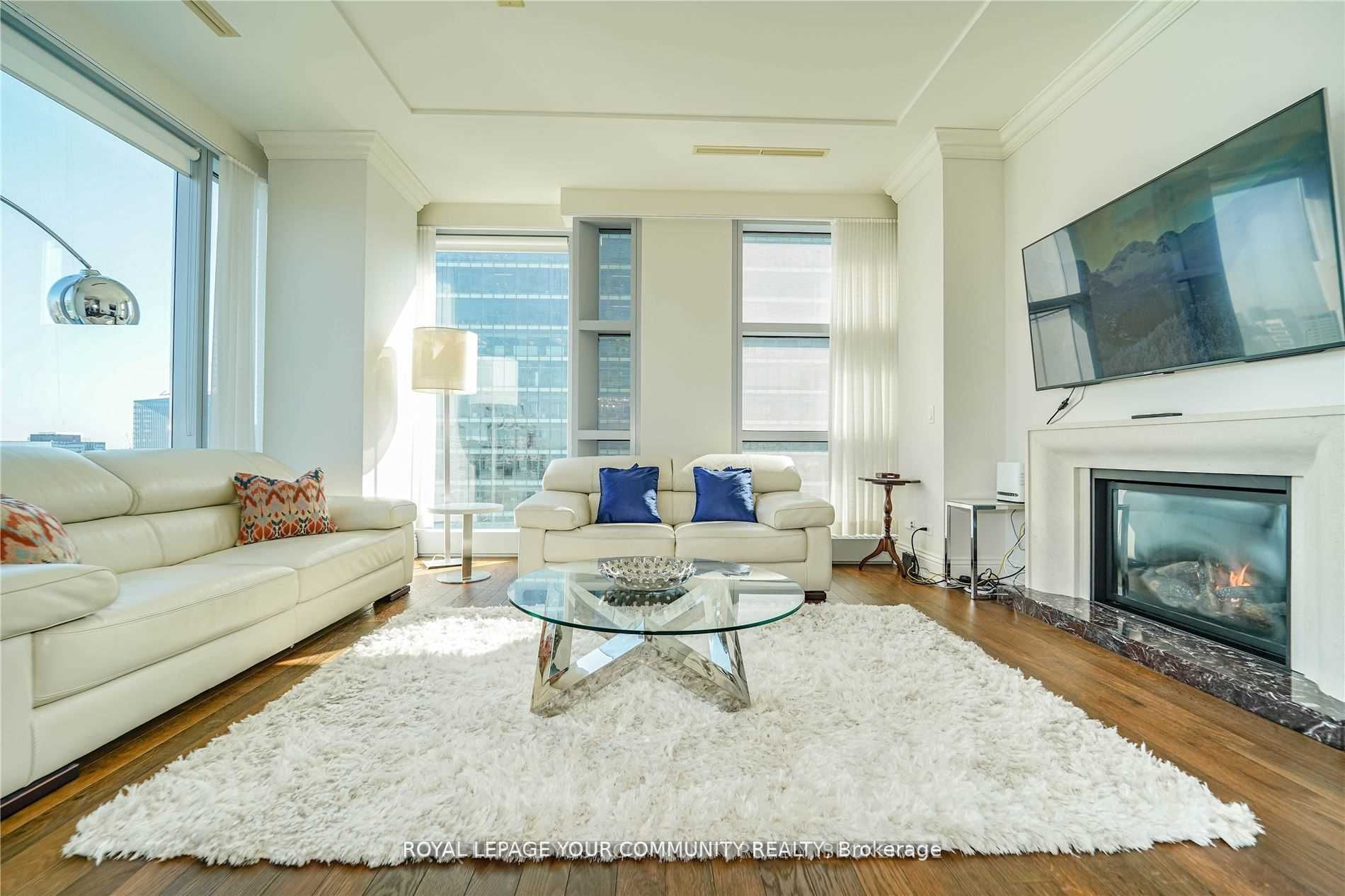 183 Wellington Street W, #3903