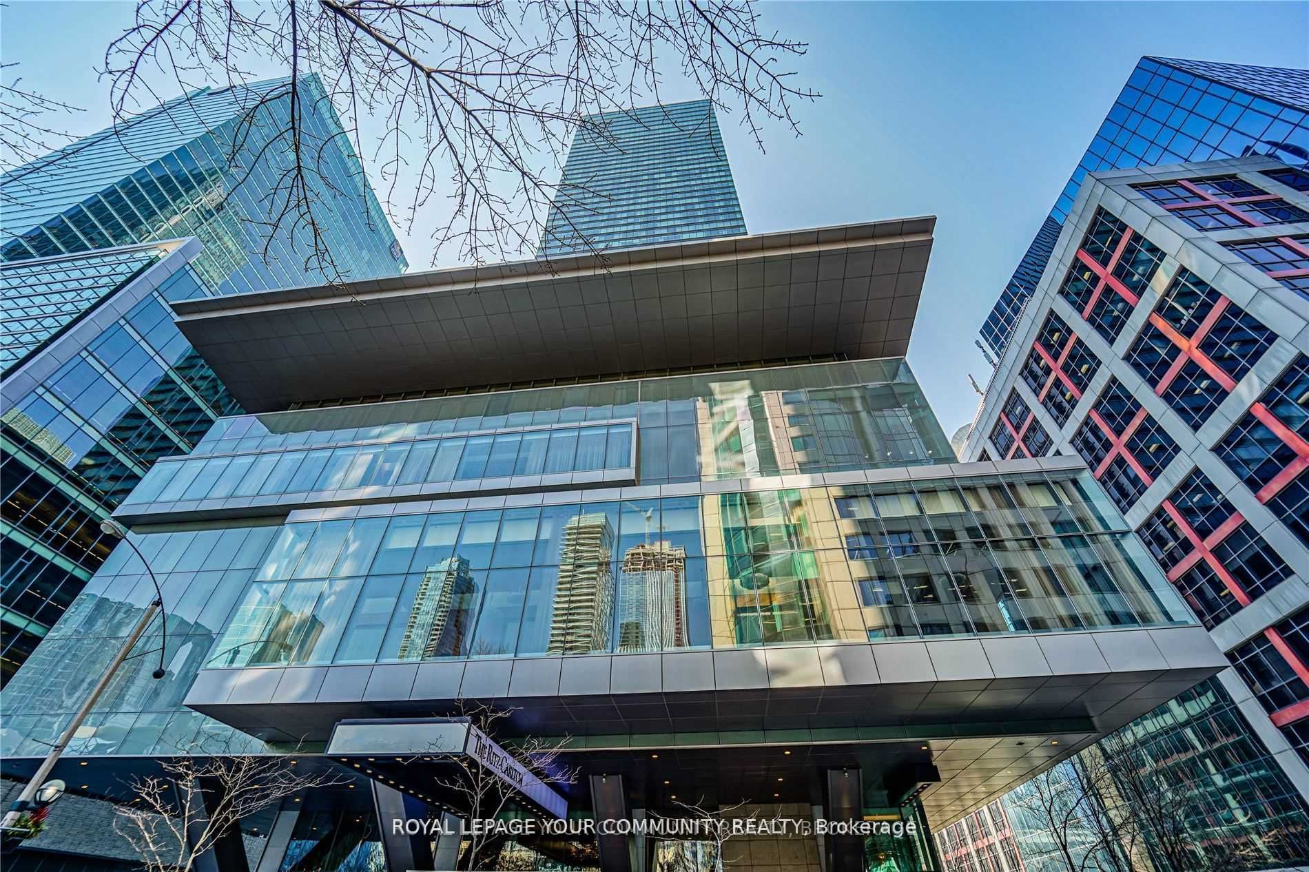 183 Wellington Street W, #3903