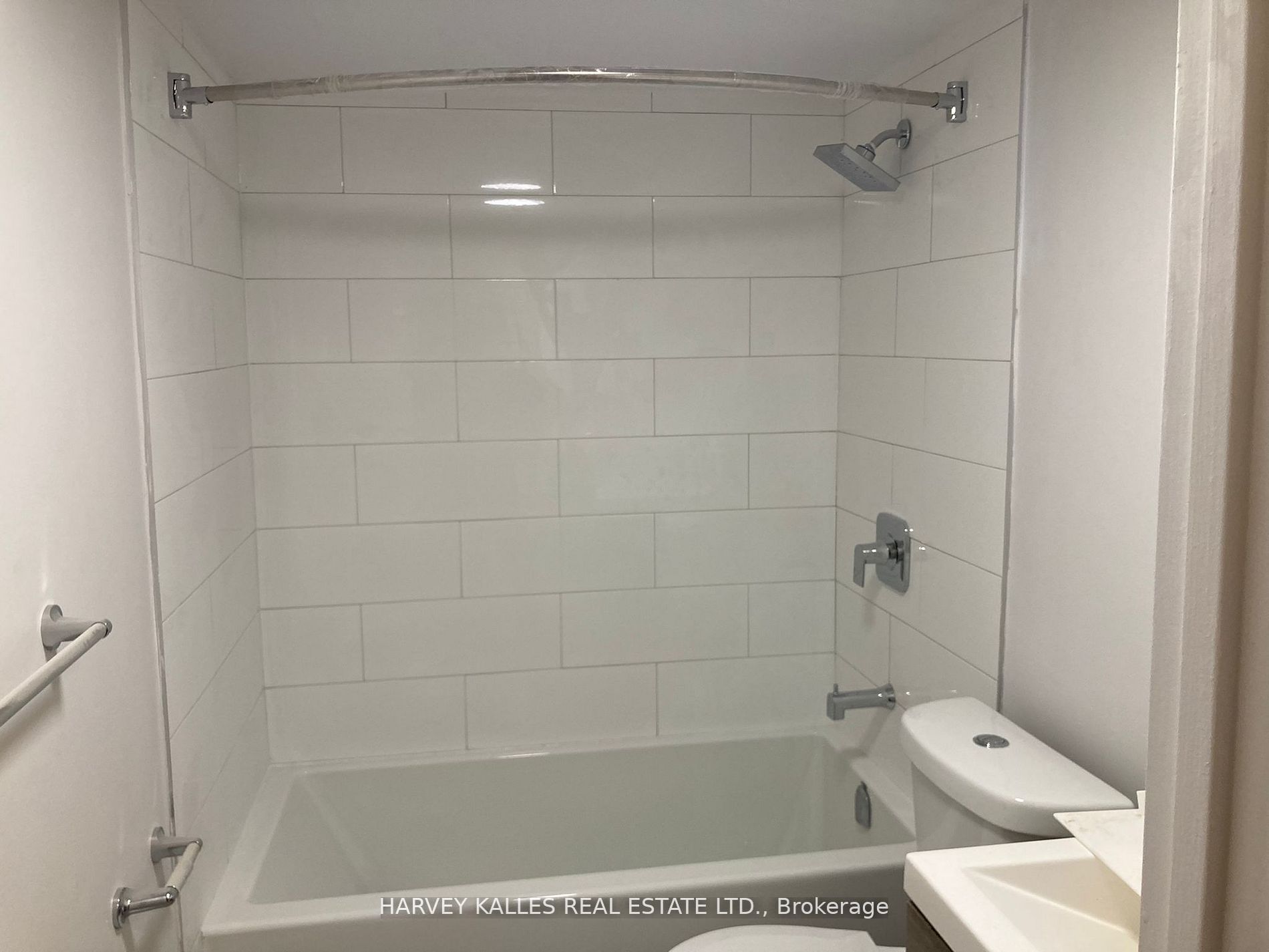 399 Dupont St, #104