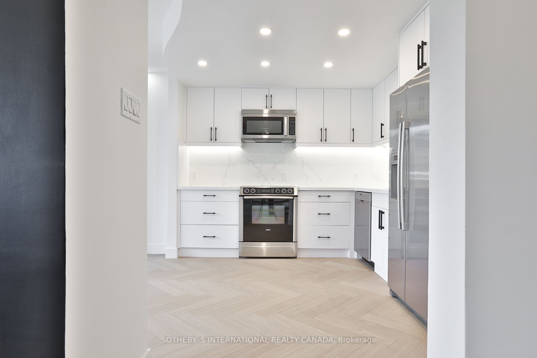 18A Hazelton Ave, #602