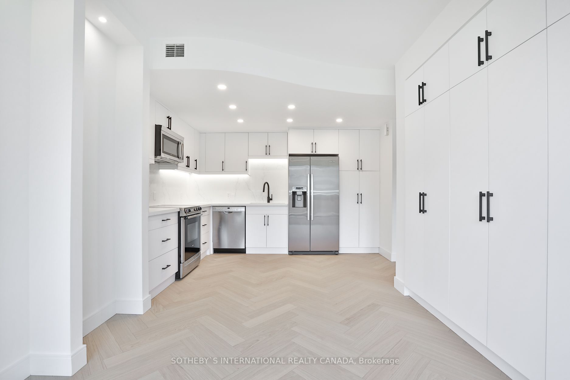 18A Hazelton Ave, #602