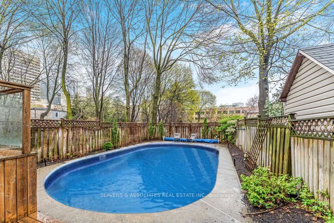 127 Orchard View Boulevard