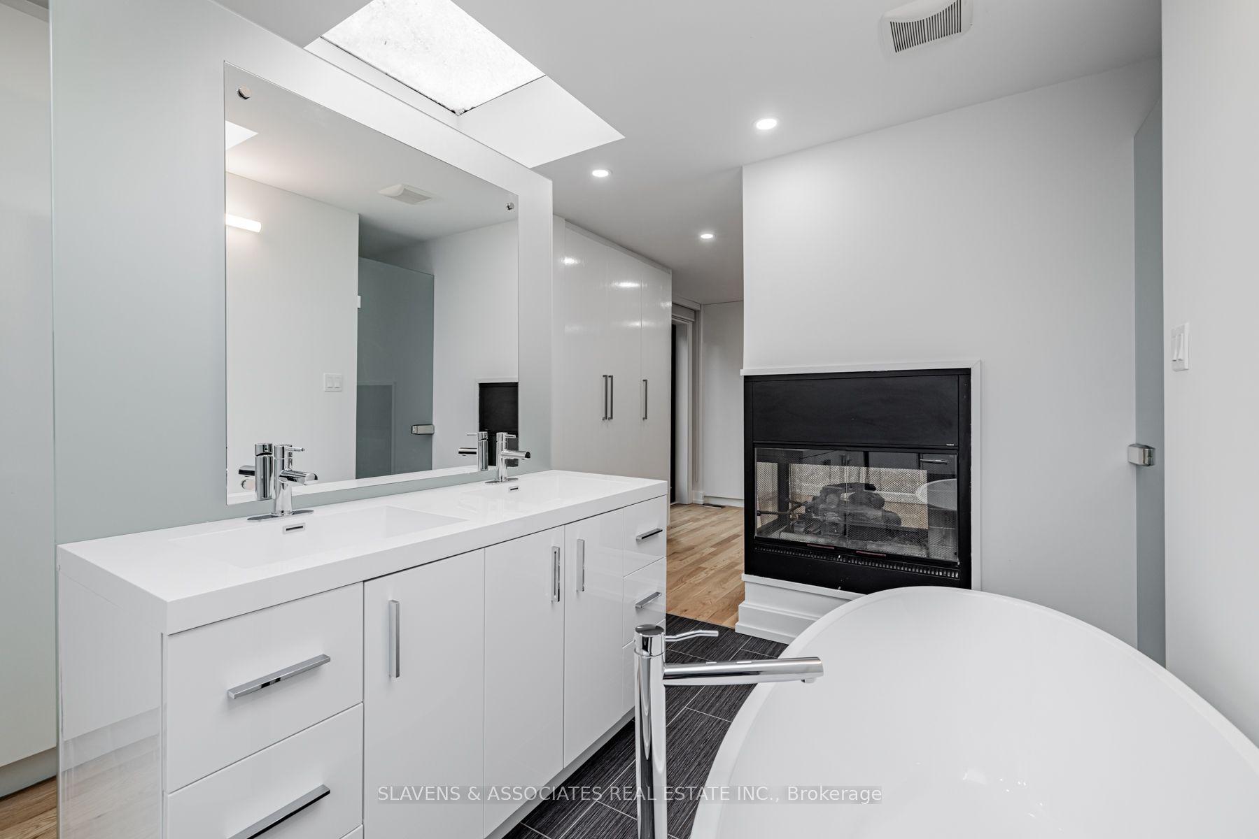 127 Orchard View Boulevard