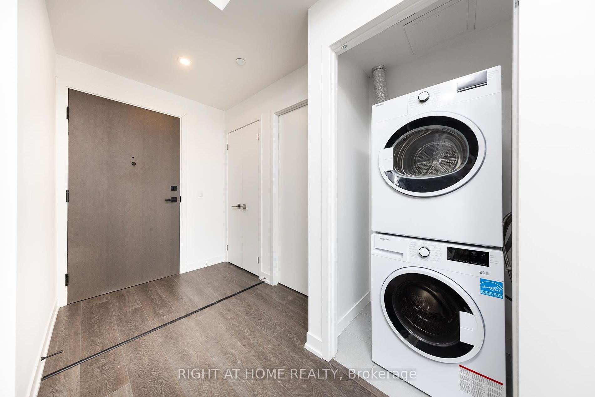 15 Holmes Ave, #2503