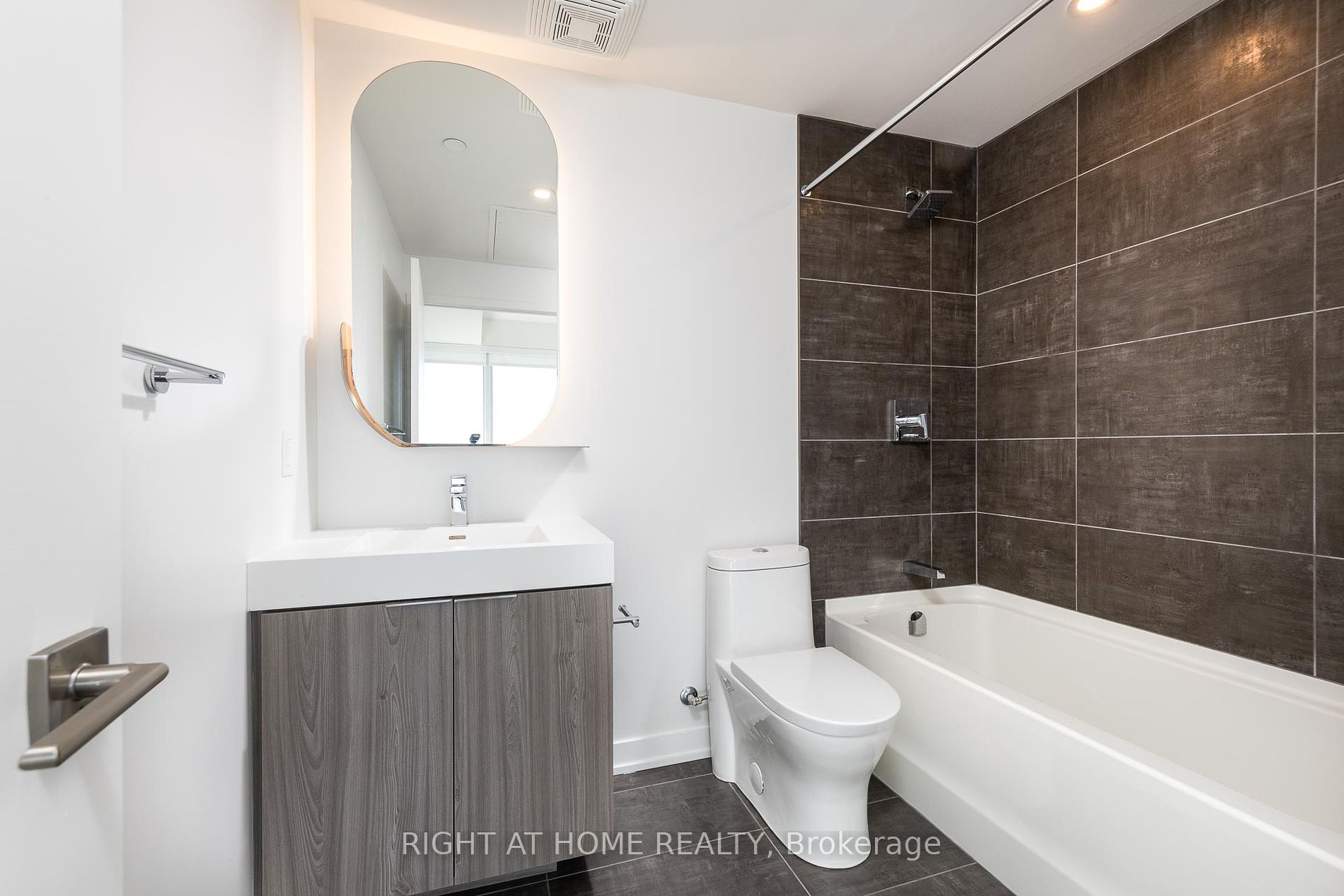 15 Holmes Ave, #2503