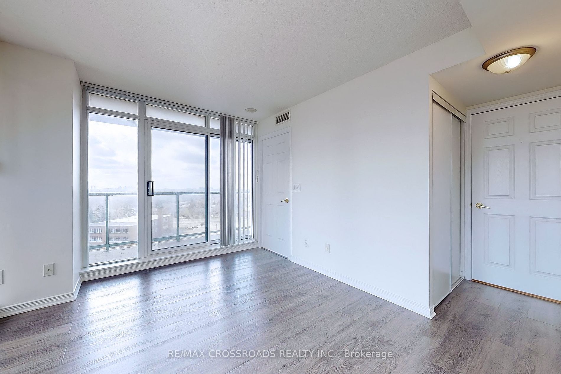 5500 Yonge St, #805