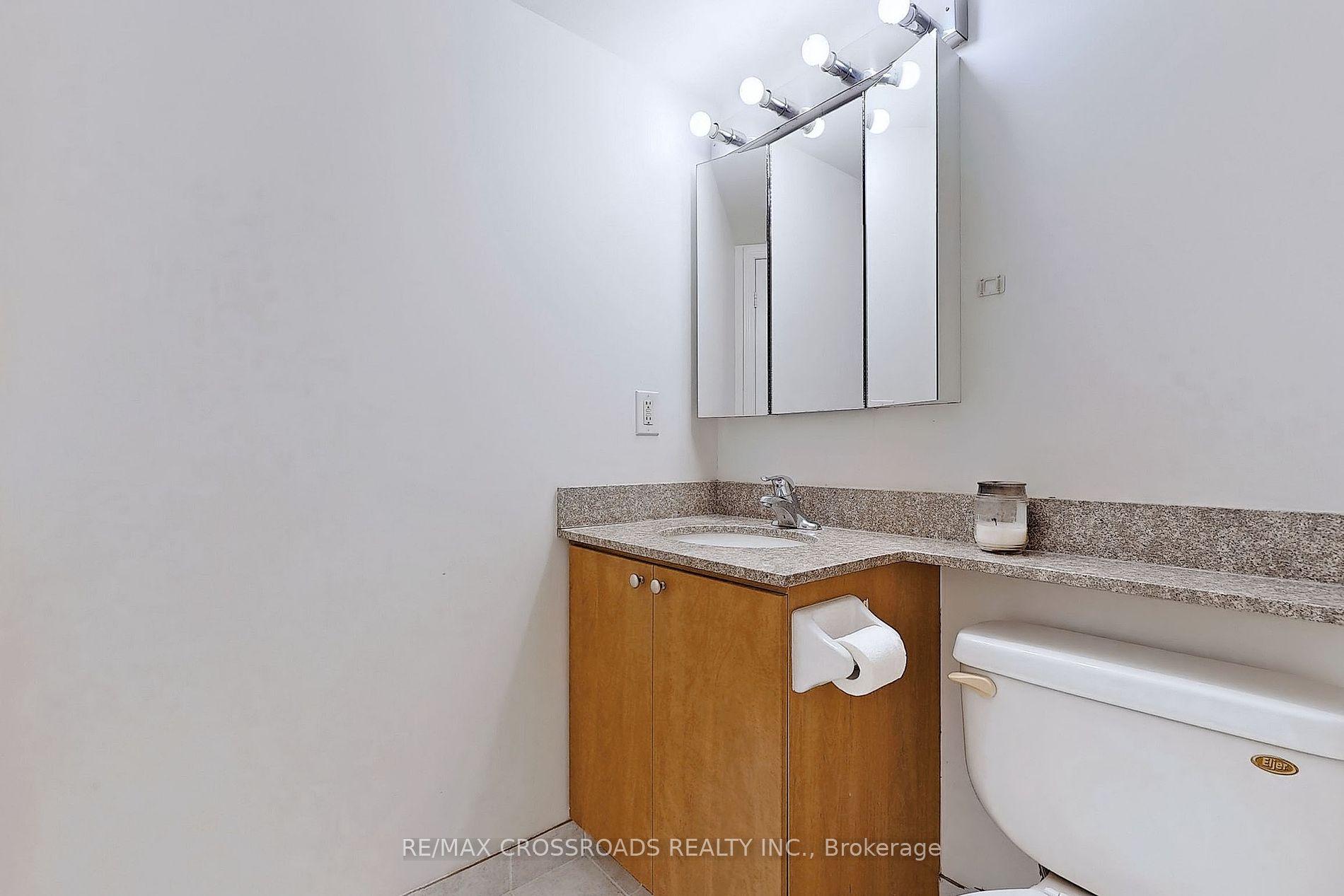 5500 Yonge St, #805
