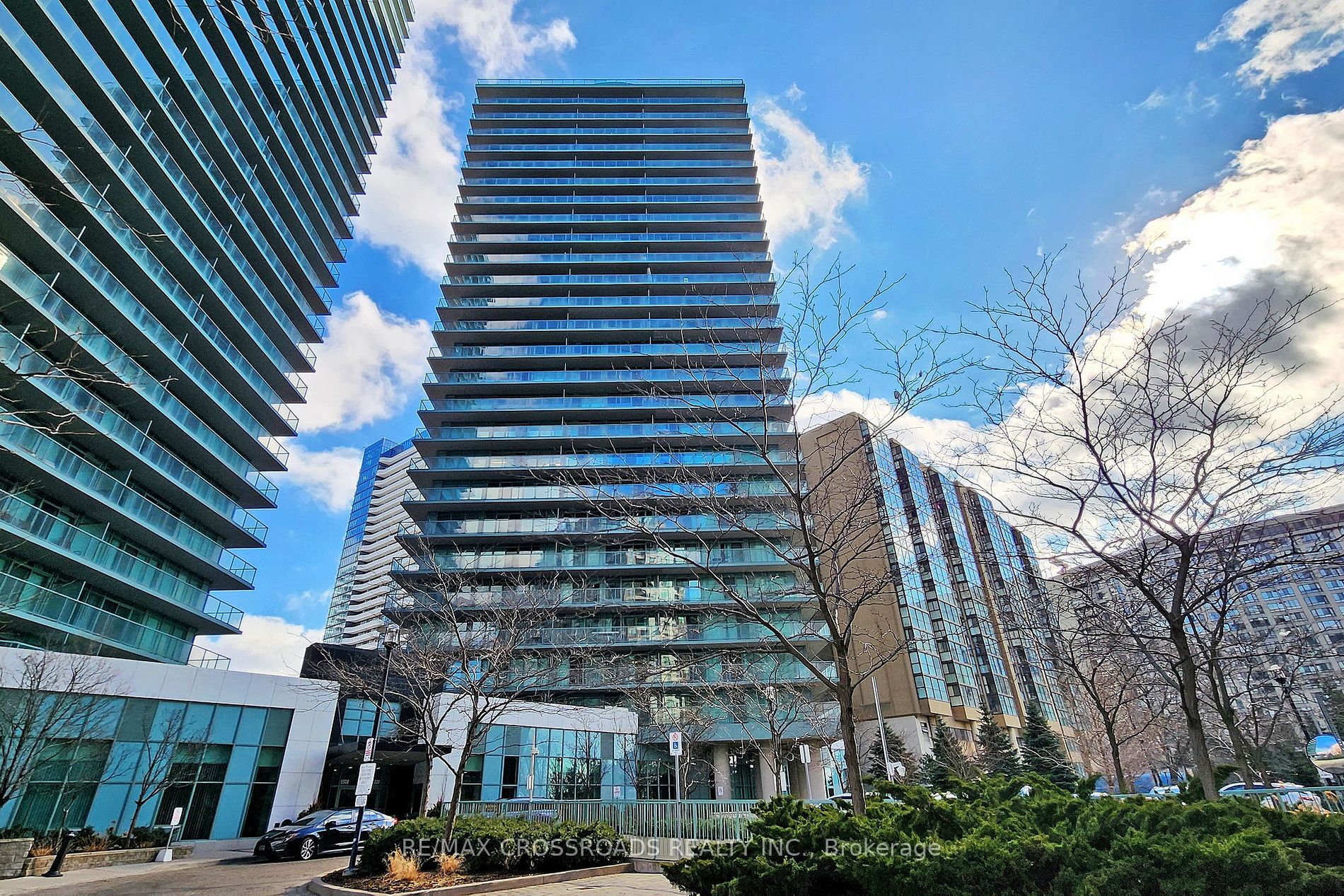 5500 Yonge St, #805