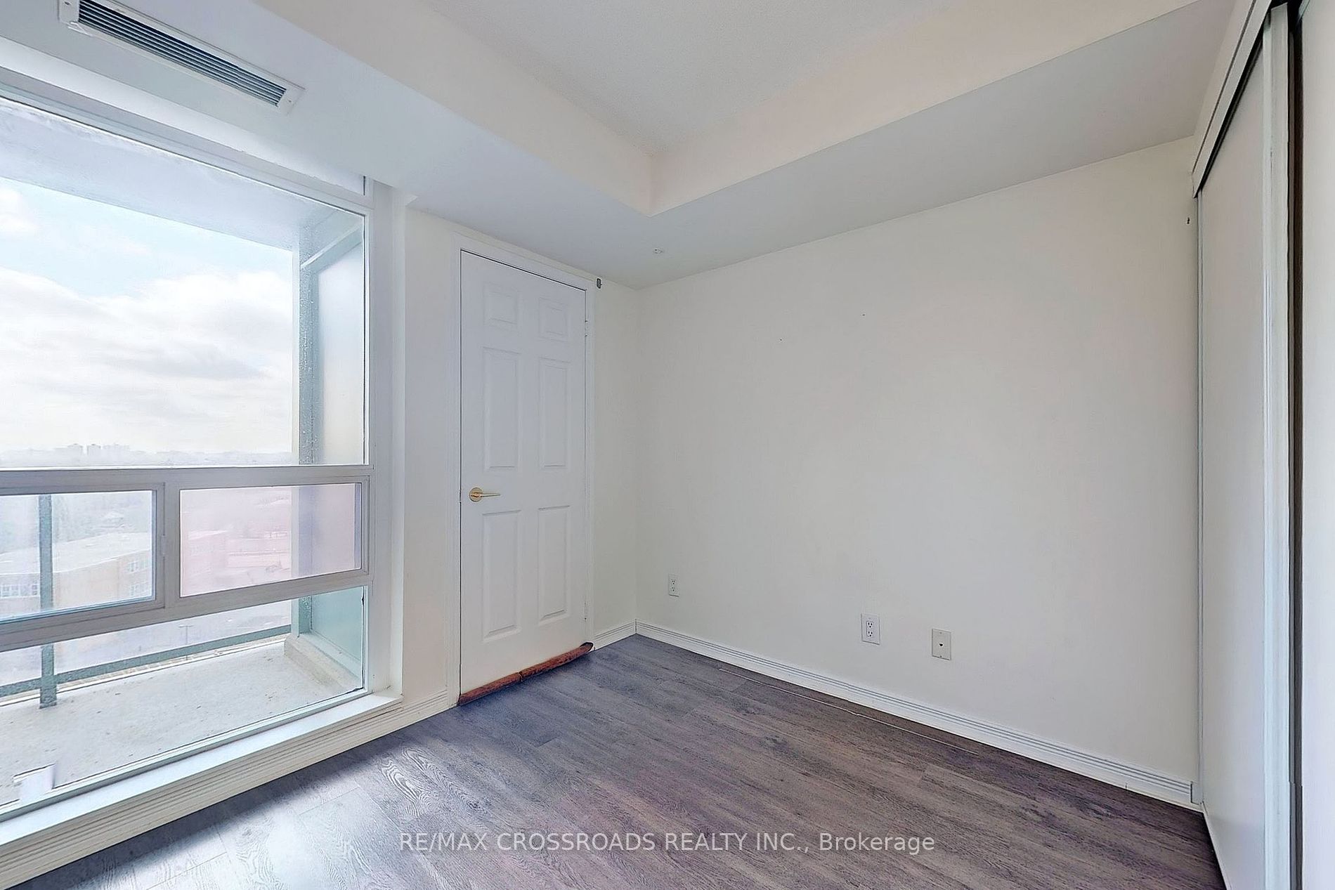 5500 Yonge St, #805