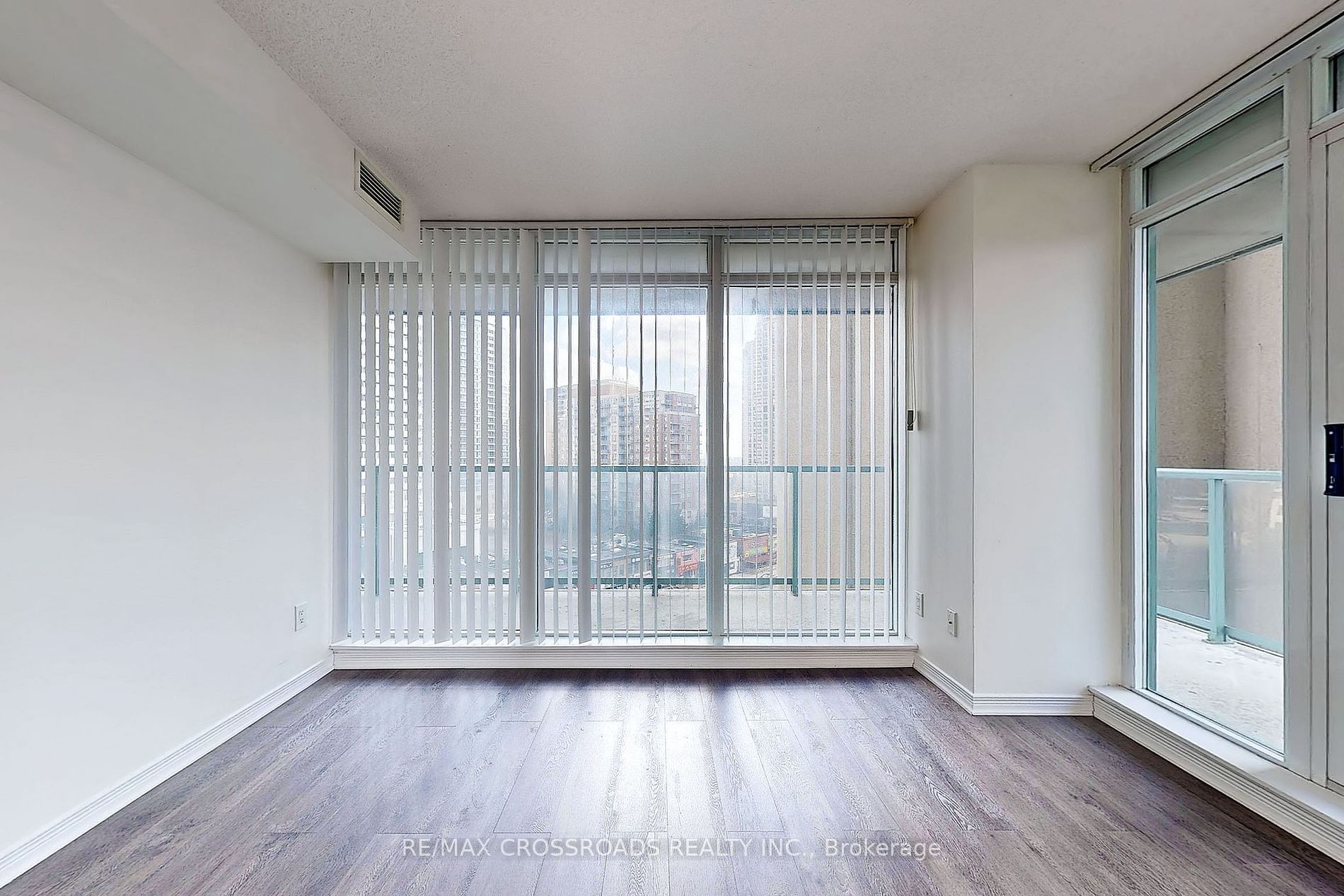5500 Yonge St, #805