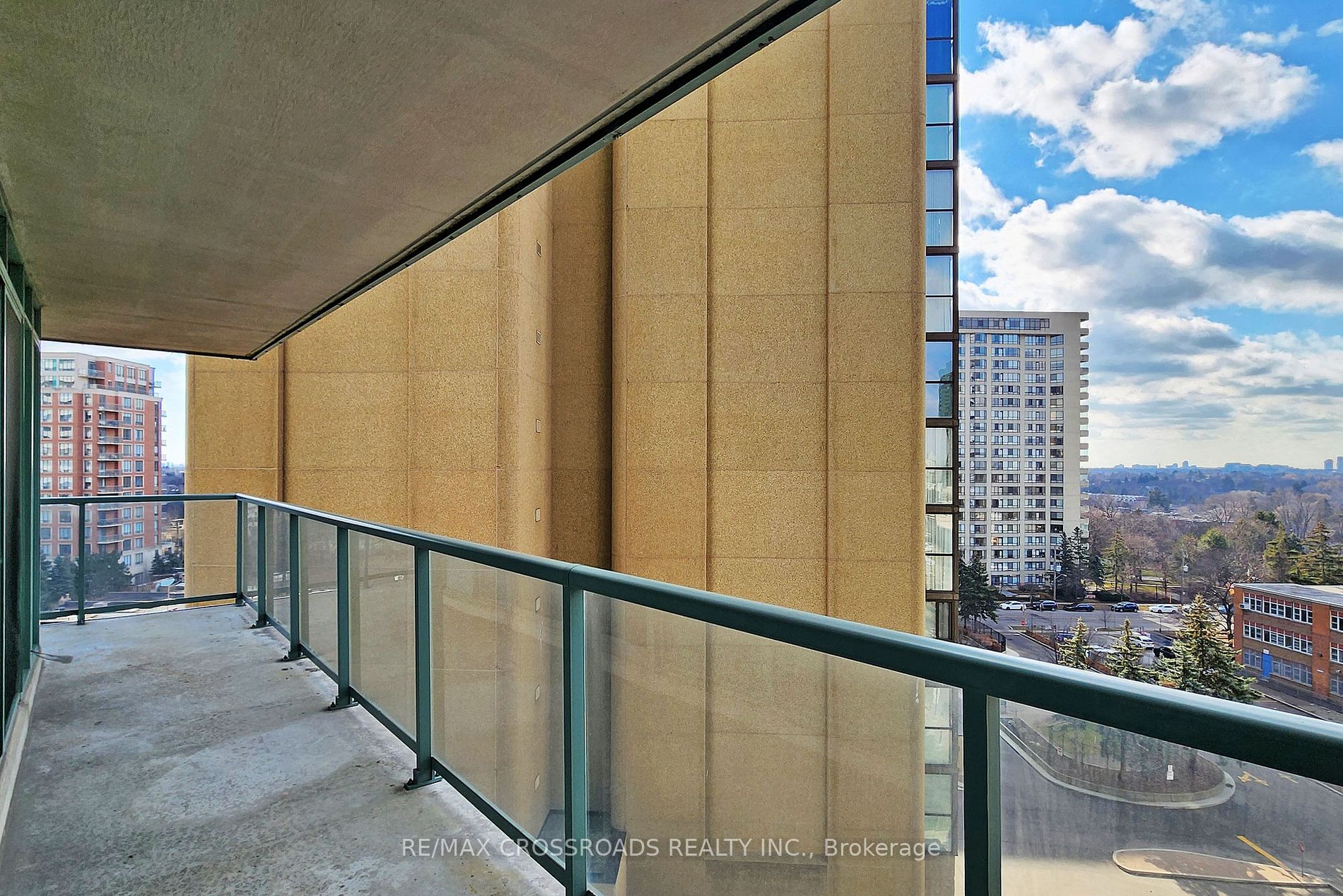 5500 Yonge St, #805