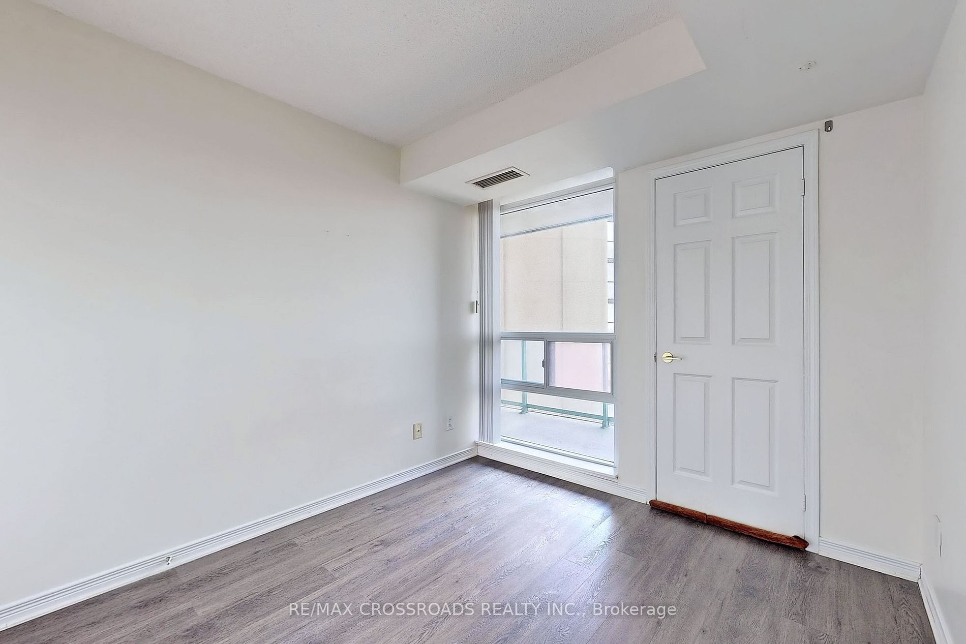 5500 Yonge St, #805