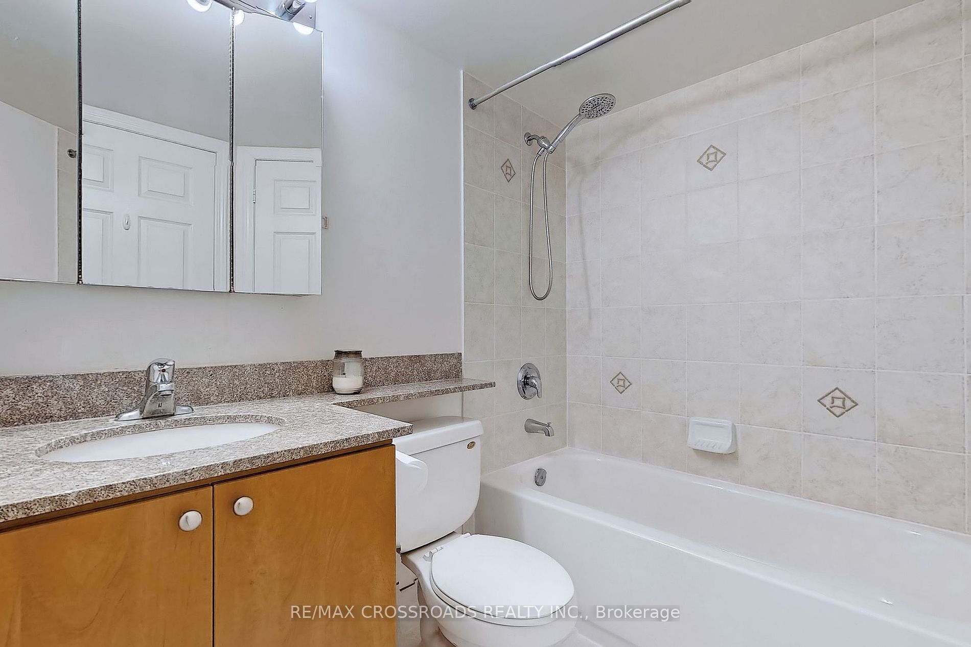 5500 Yonge St, #805