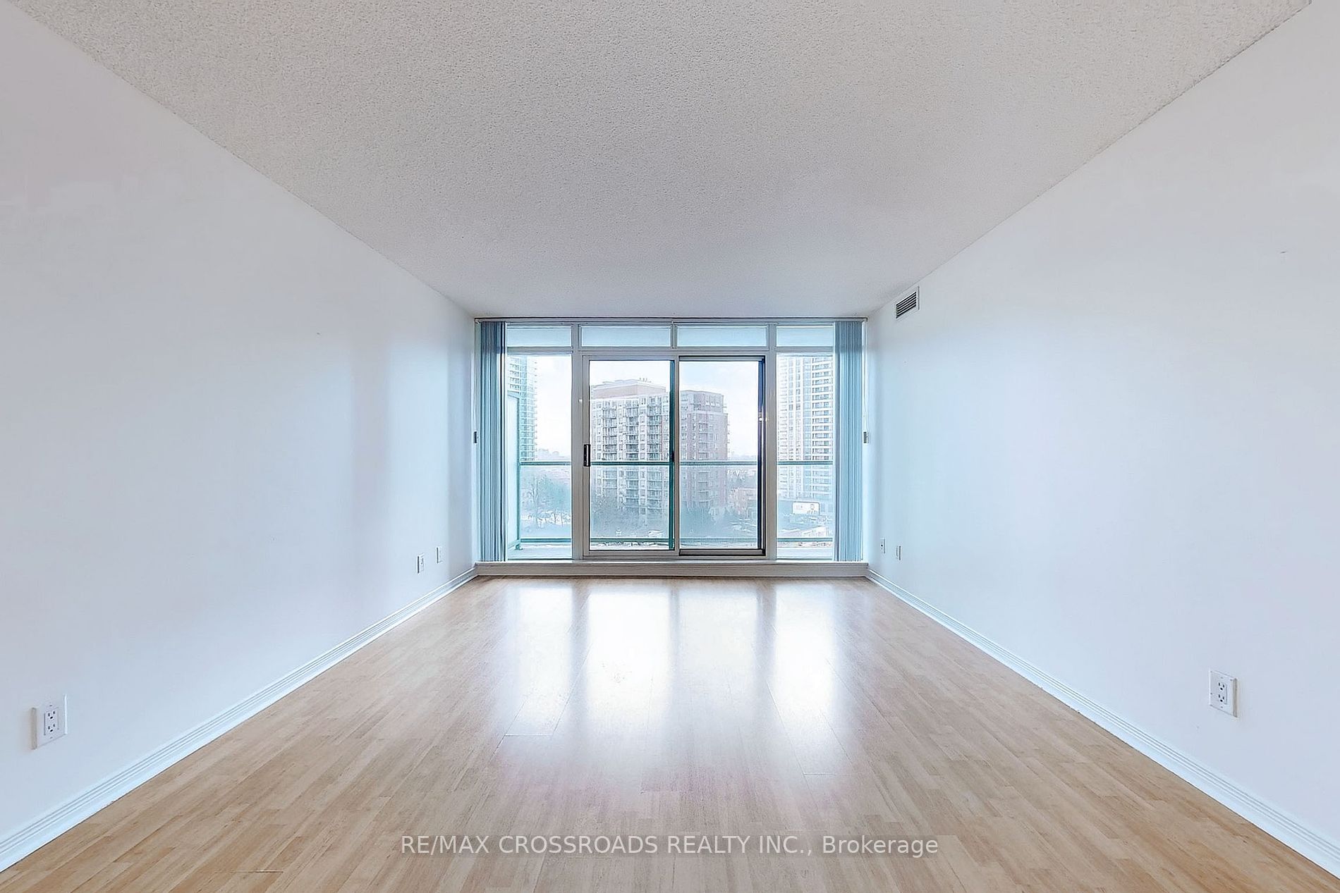 5500 Yonge St, #805