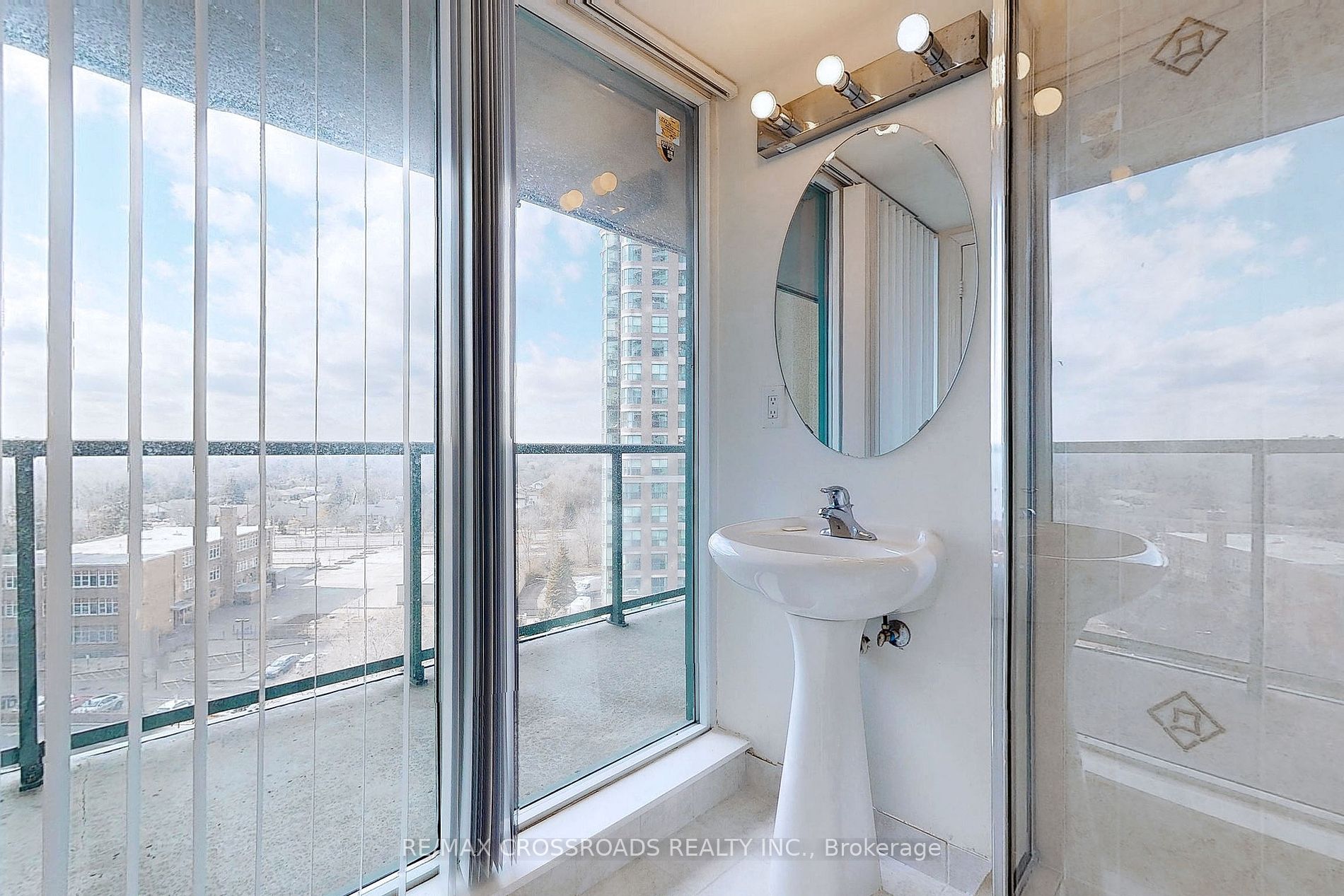 5500 Yonge St, #805