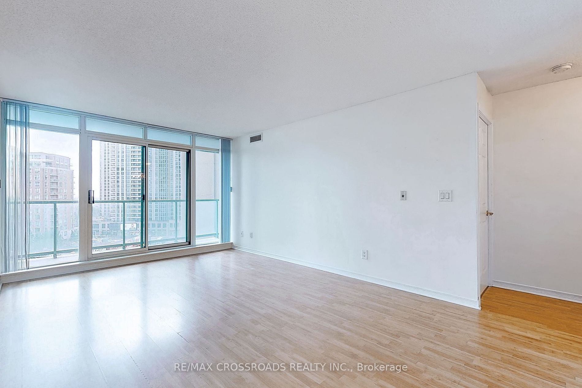5500 Yonge St, #805