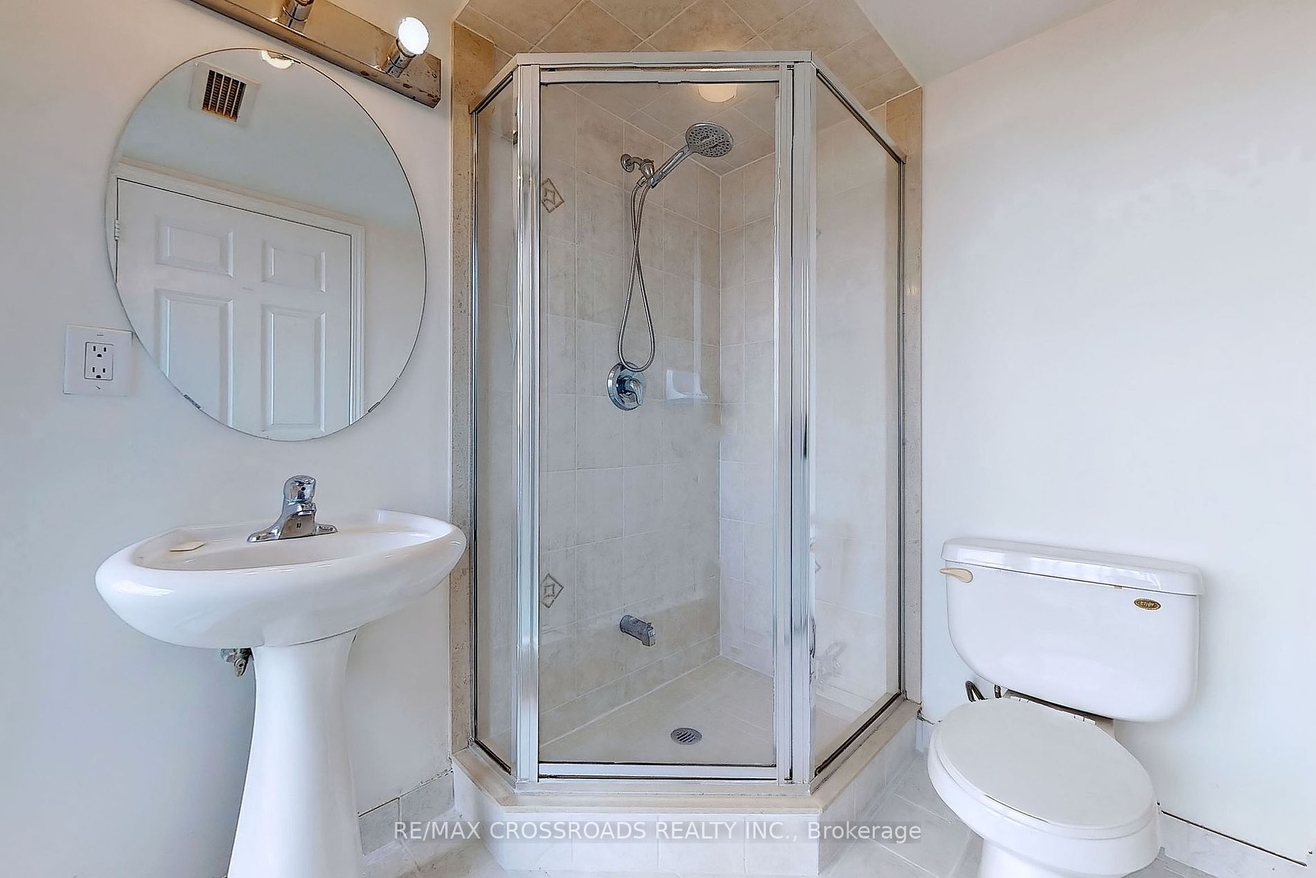 5500 Yonge St, #805